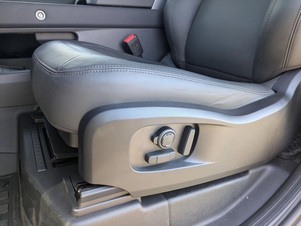 New 2024 Land Rover Defender 90 V8 SUV