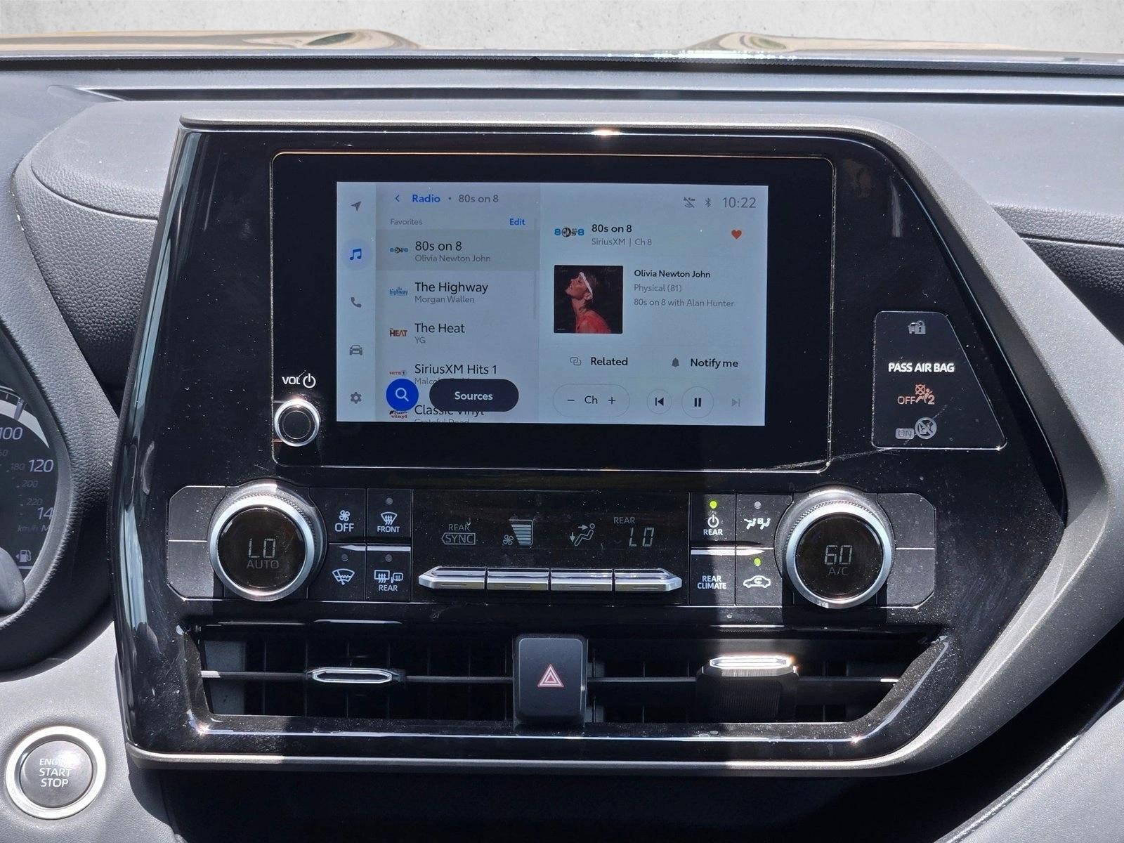2025 Toyota Highlander LE - Photo 13