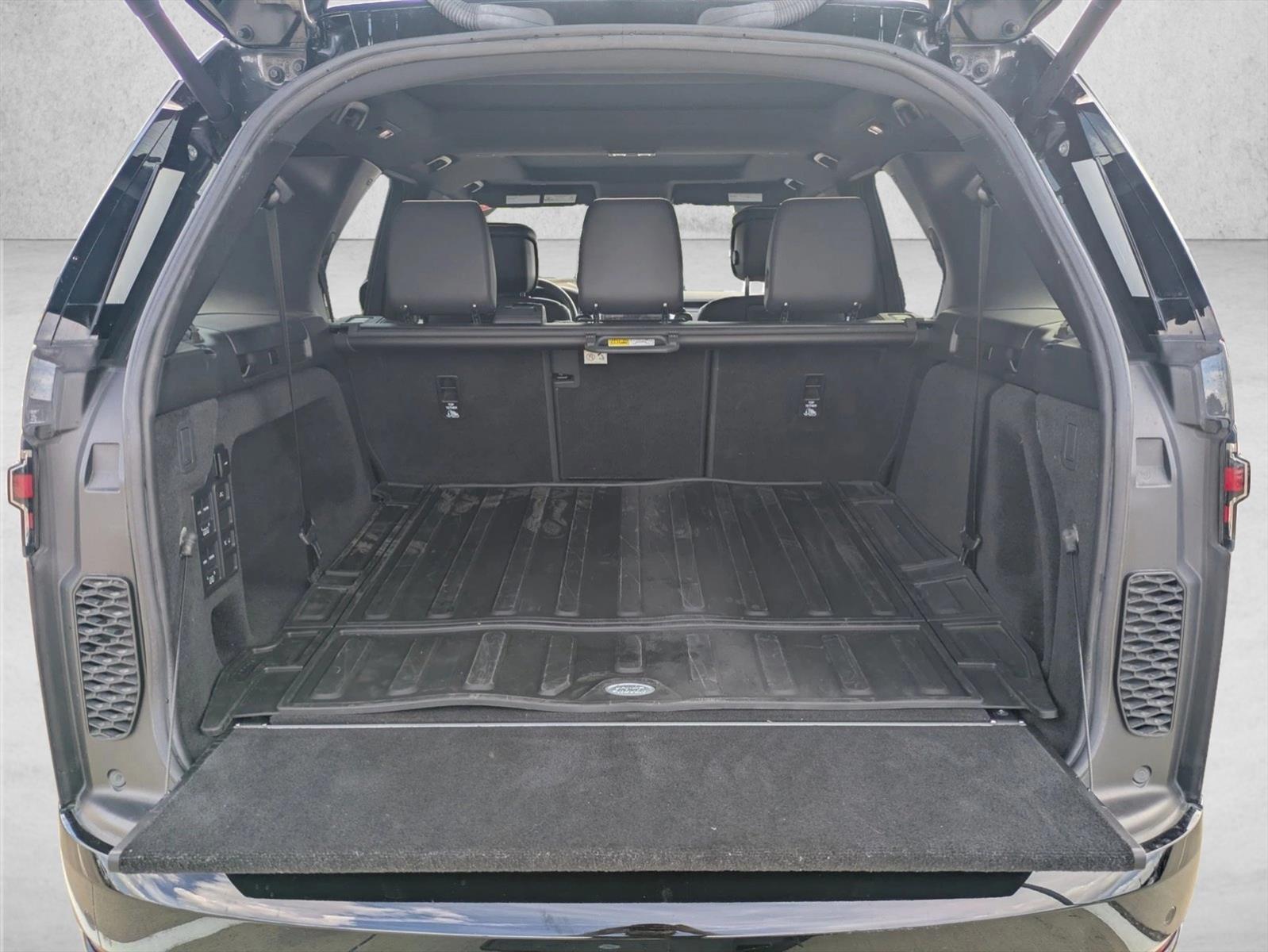 2022 Land Rover Discovery HSE R-Dynamic photo 4