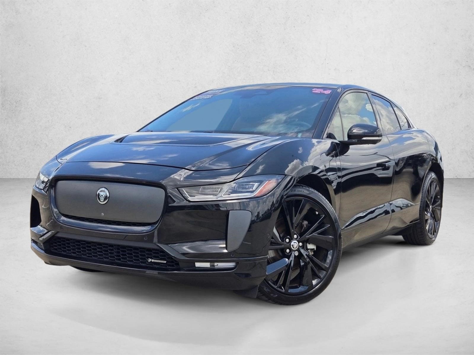 2024 Jaguar I-PACE EV 400 R-Dynamic HSE's photo