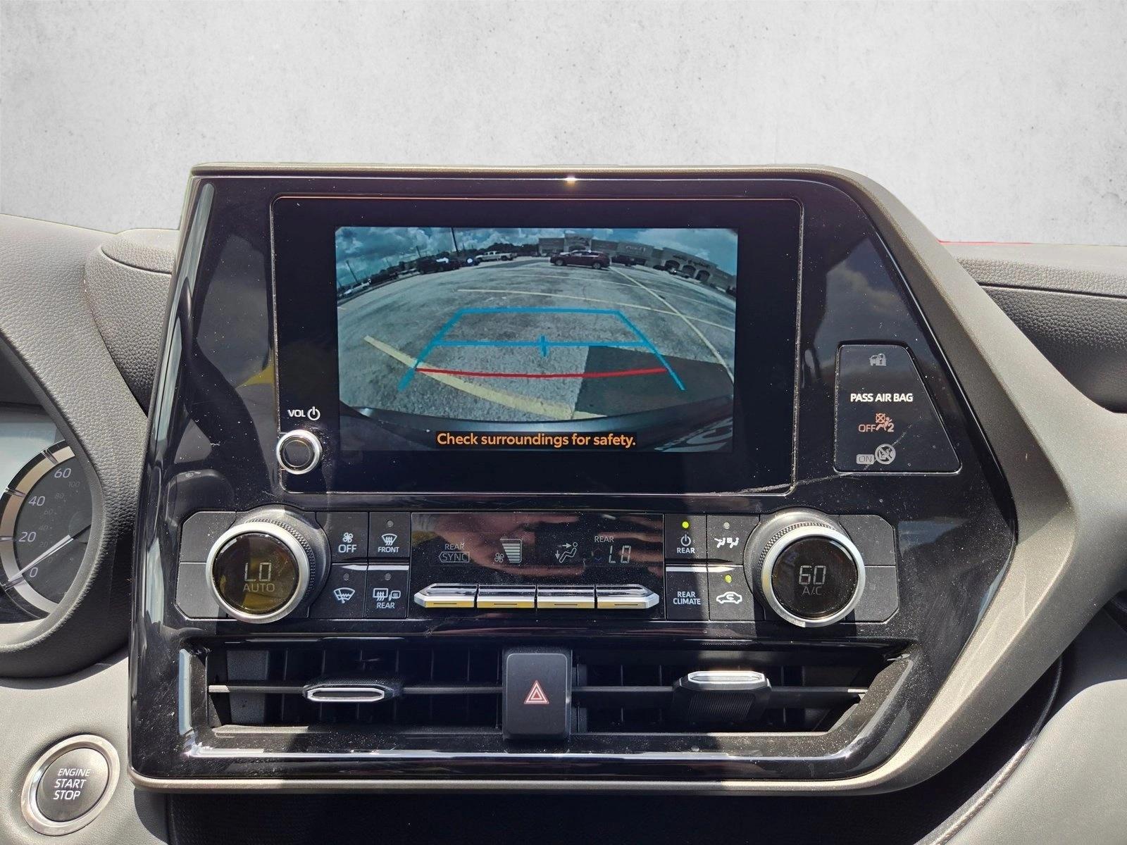 2025 Toyota Highlander LE - Photo 14