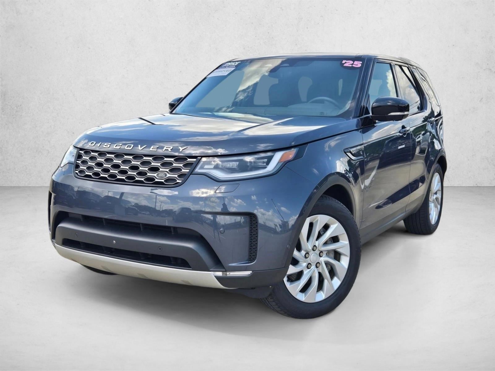 2025 Land Rover Discovery P300 S's photo