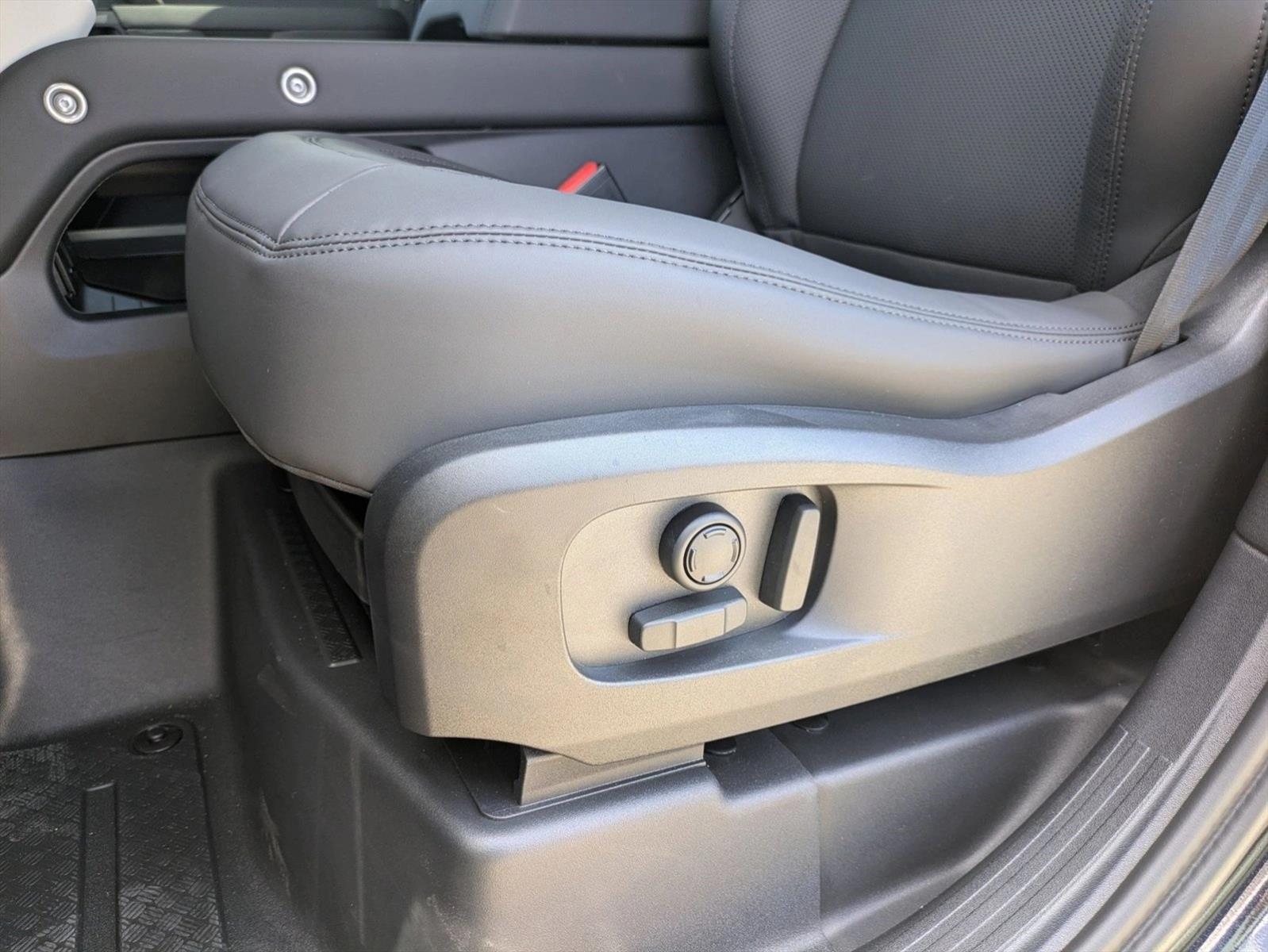 2026 Land Rover Defender 110 S photo 4