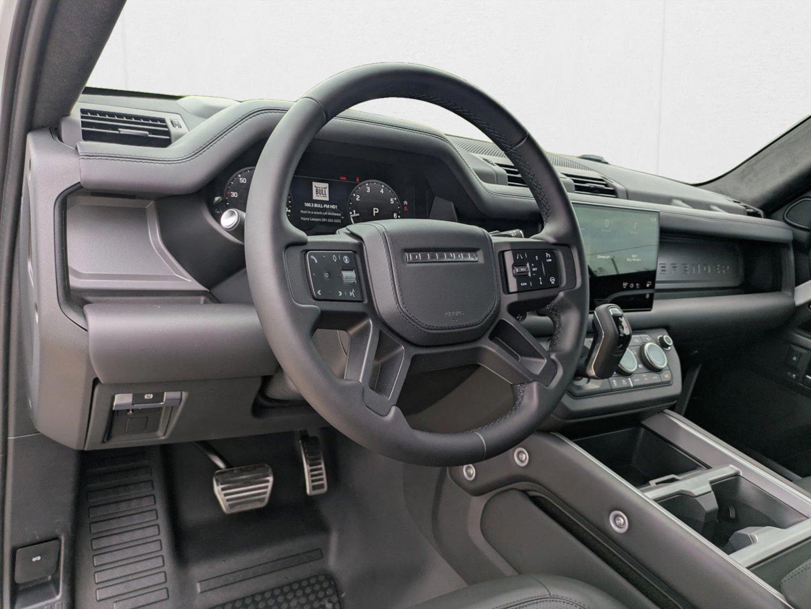 2025 Land Rover Defender 110 V8 photo 3