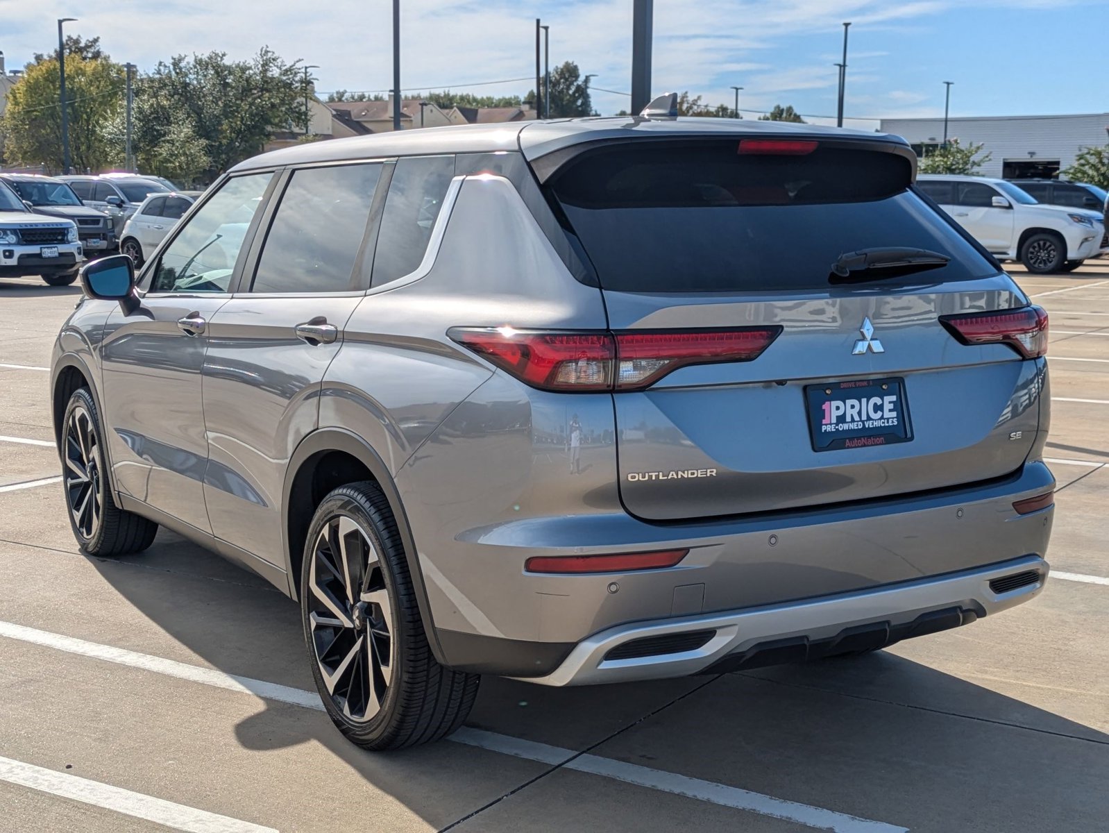 2022 Mitsubishi Outlander SE photo 3