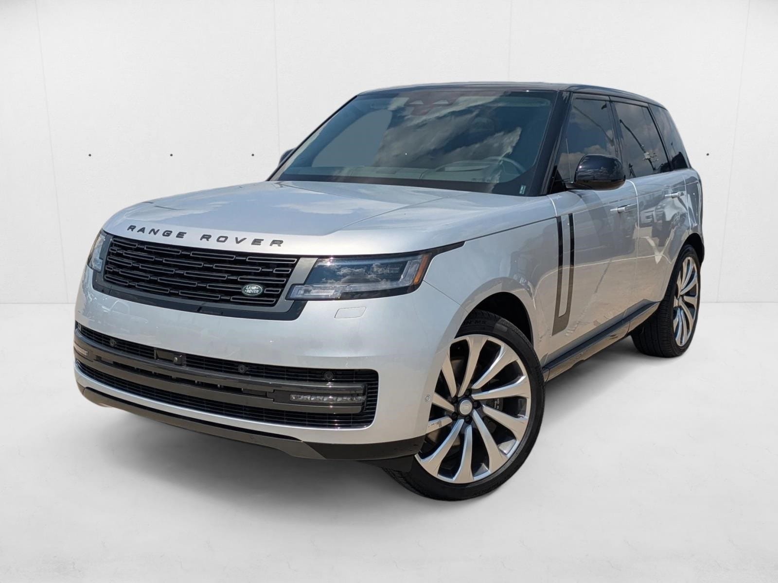 2025 Land Rover Range Rover SE's photo
