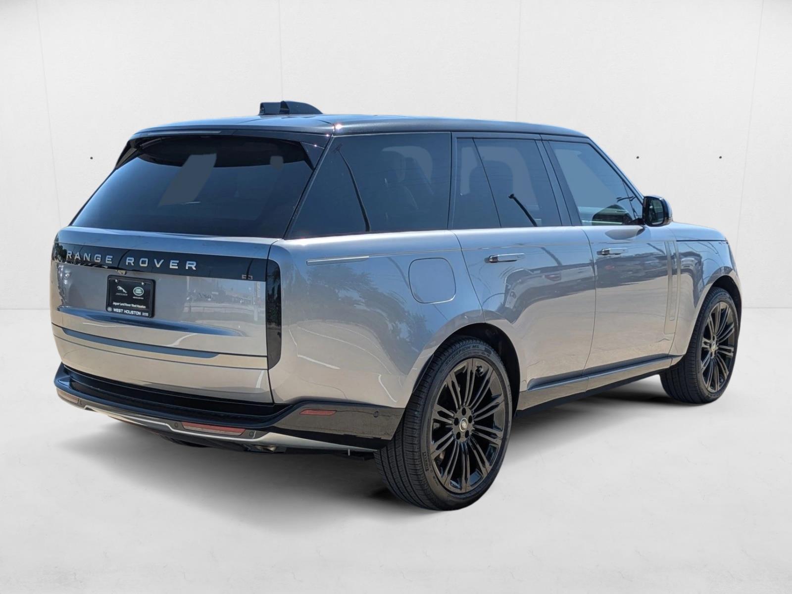 2025 Land Rover Range Rover SE photo 2