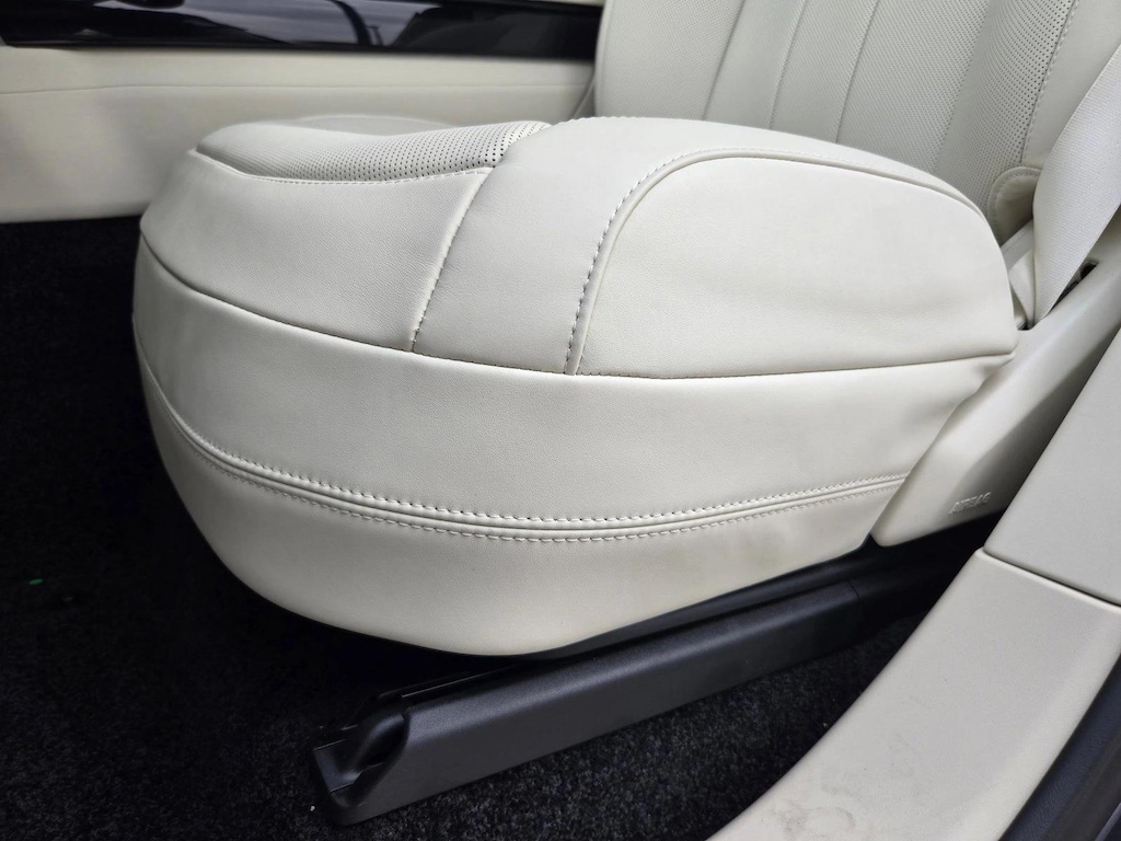 New 2026 Land Rover Range Rover P530 SE SUV