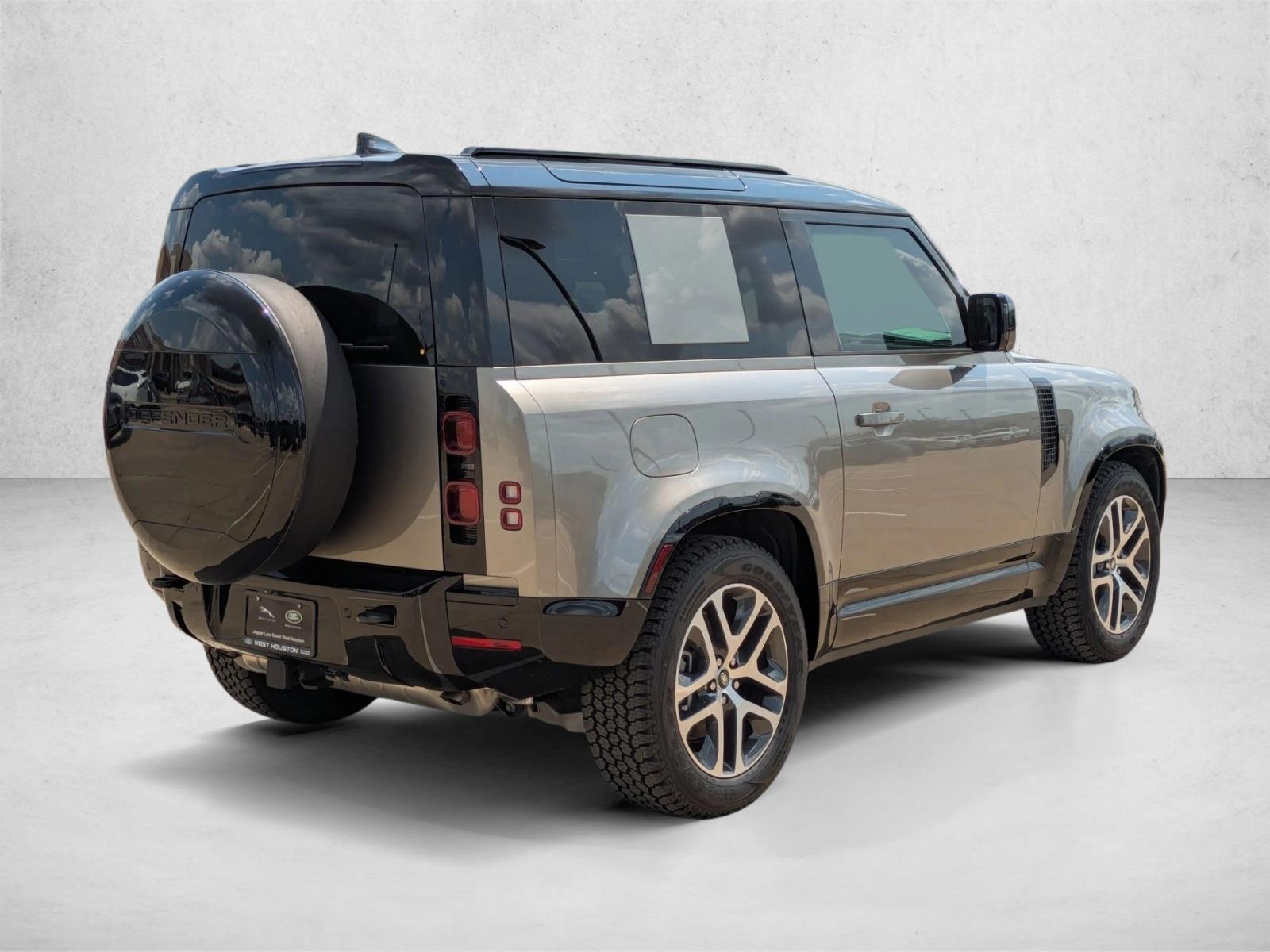 2025 Land Rover Defender 90 X-Dynamic SE photo 2
