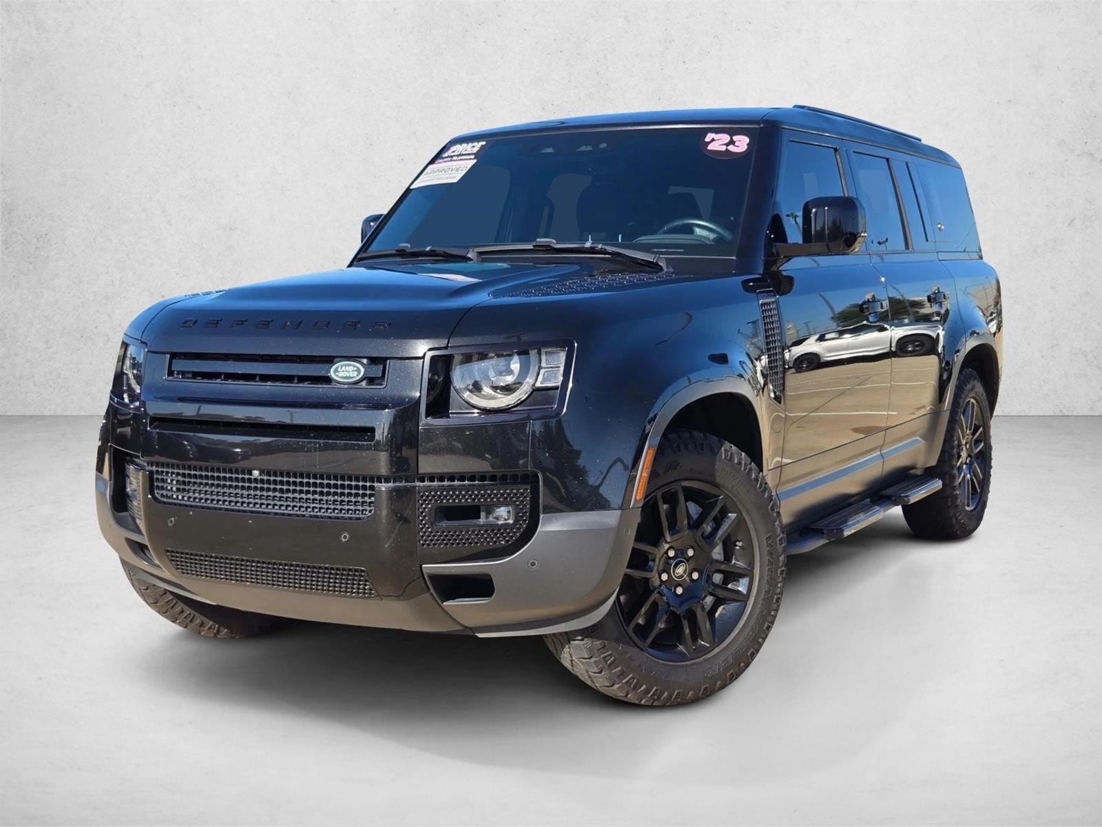 2023 Land Rover Defender SE's photo