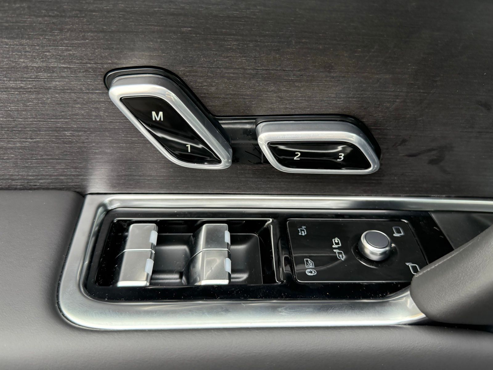 2025 Land Rover Range Rover SE - Photo 16
