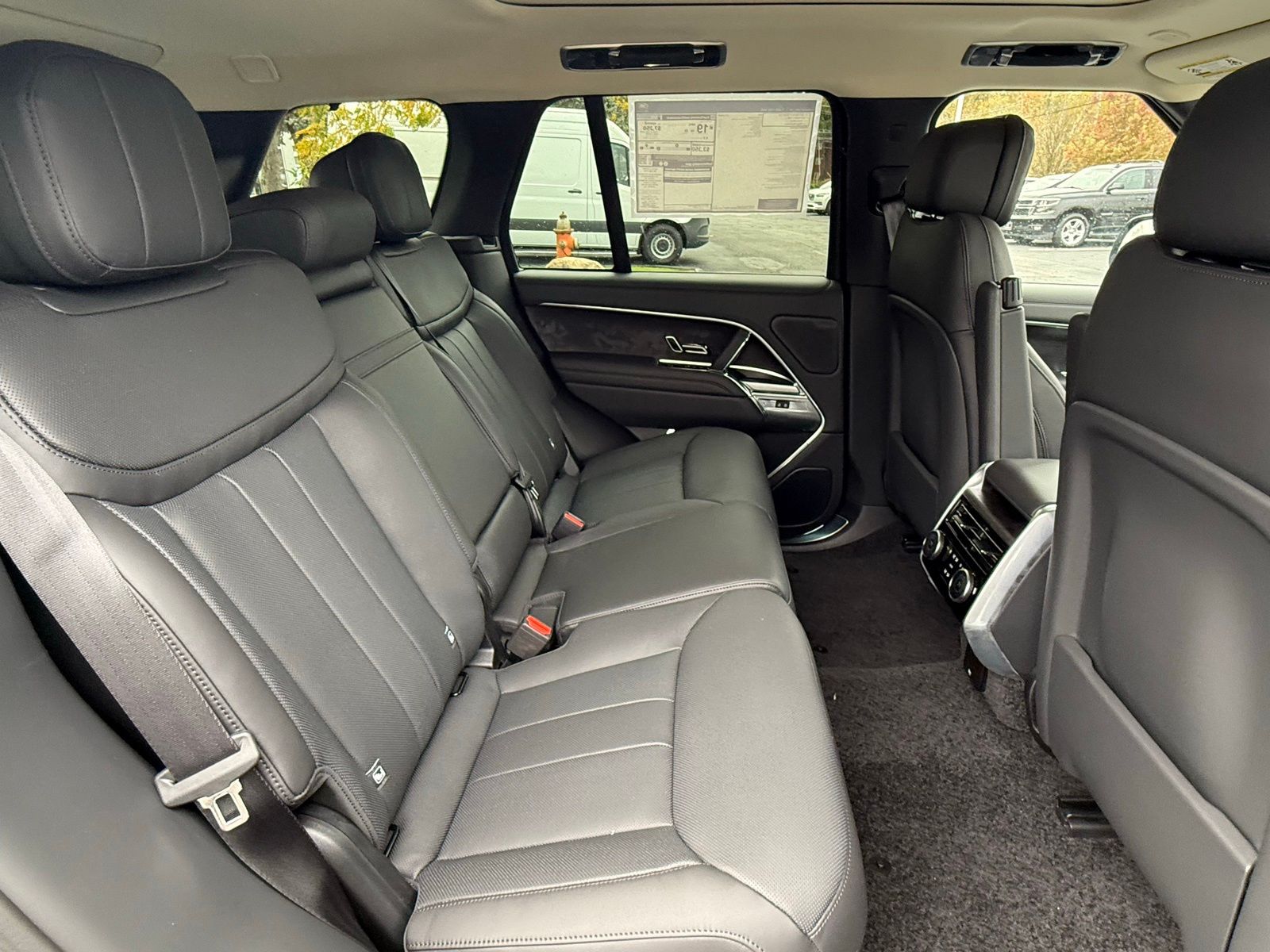 2025 Land Rover Range Rover SE - Photo 18