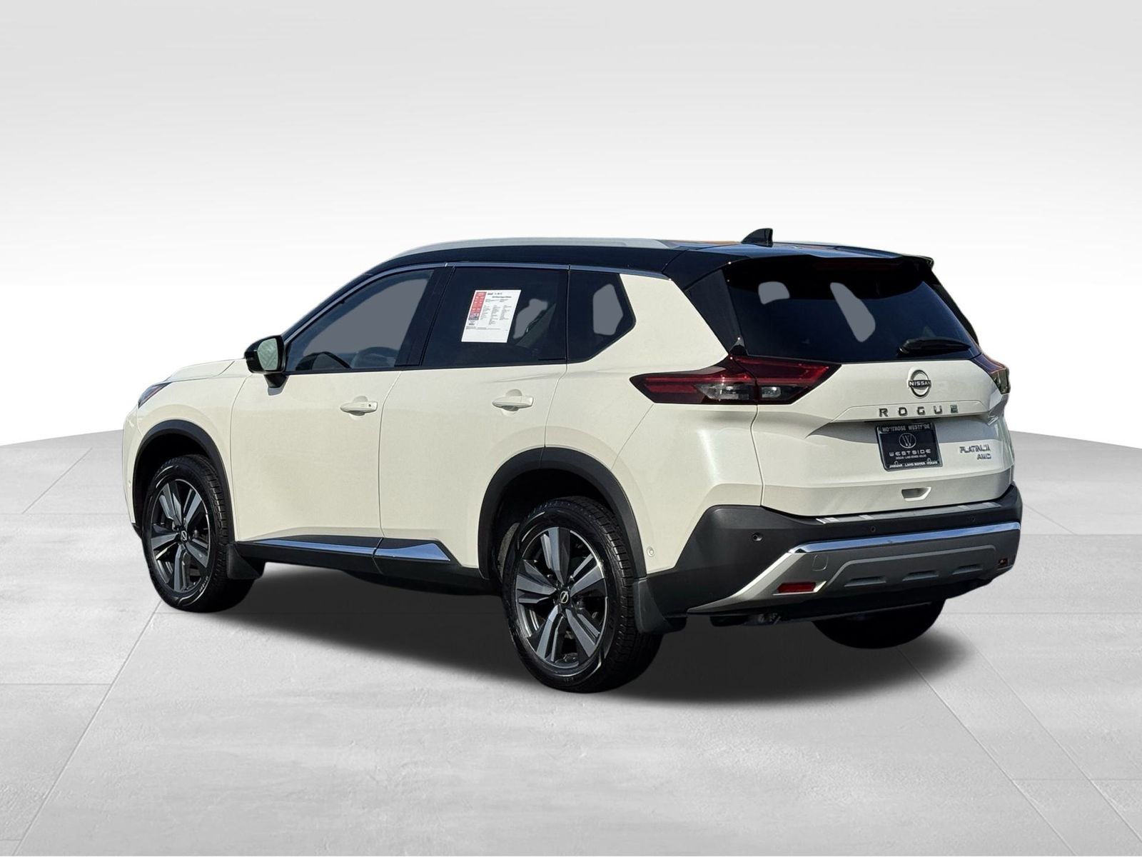 2023 Nissan Rogue Platinum photo 3