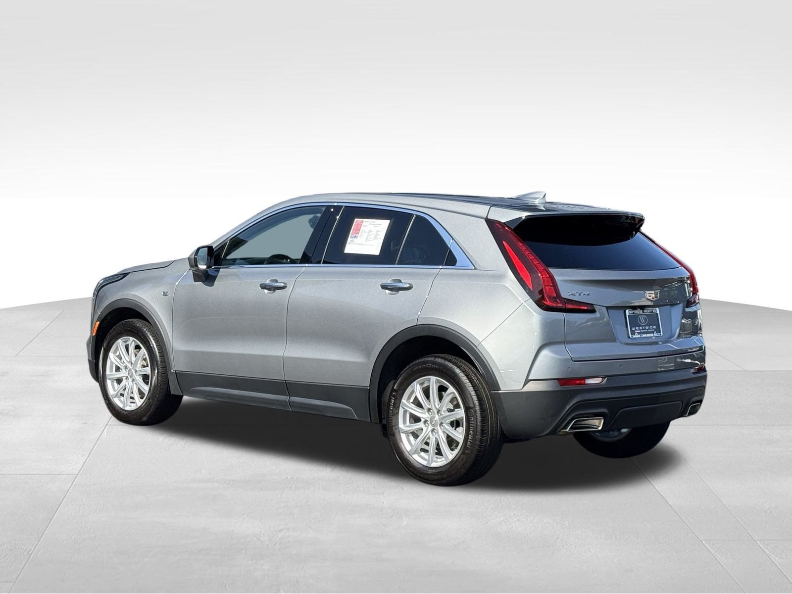 2023 Cadillac XT4 Luxury photo 3