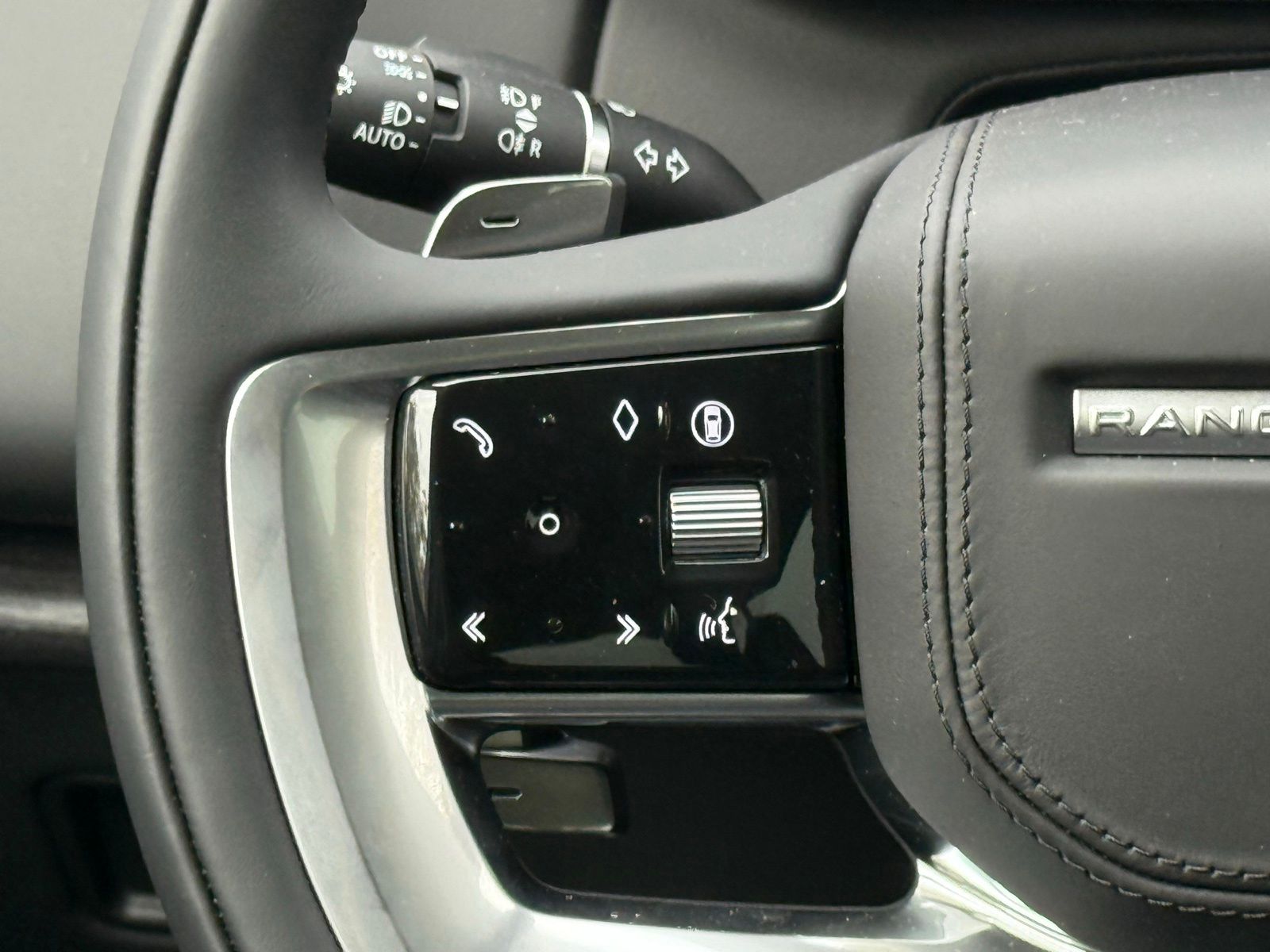 2025 Land Rover Range Rover SE - Photo 33
