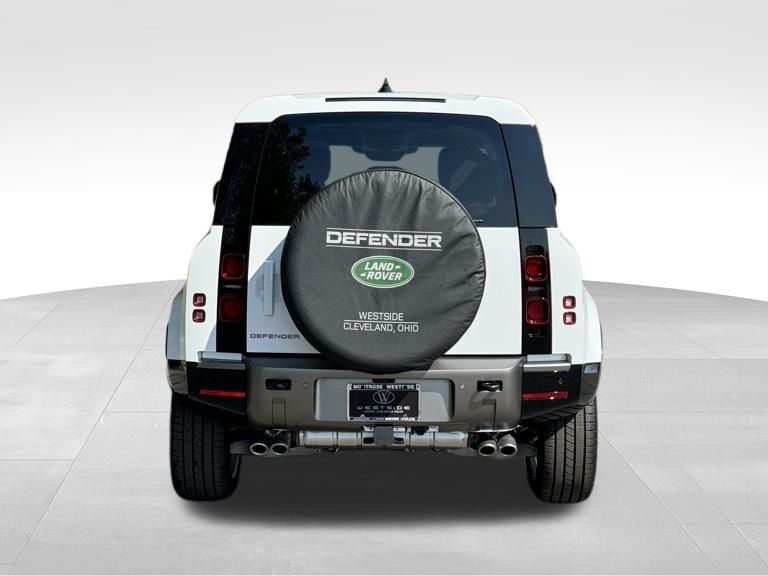 2025 Land Rover Defender 110 X-Dynamic SE photo 4