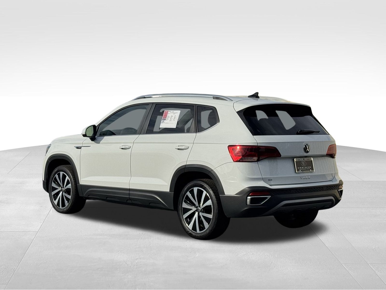 2024 Volkswagen Taos SE photo 3