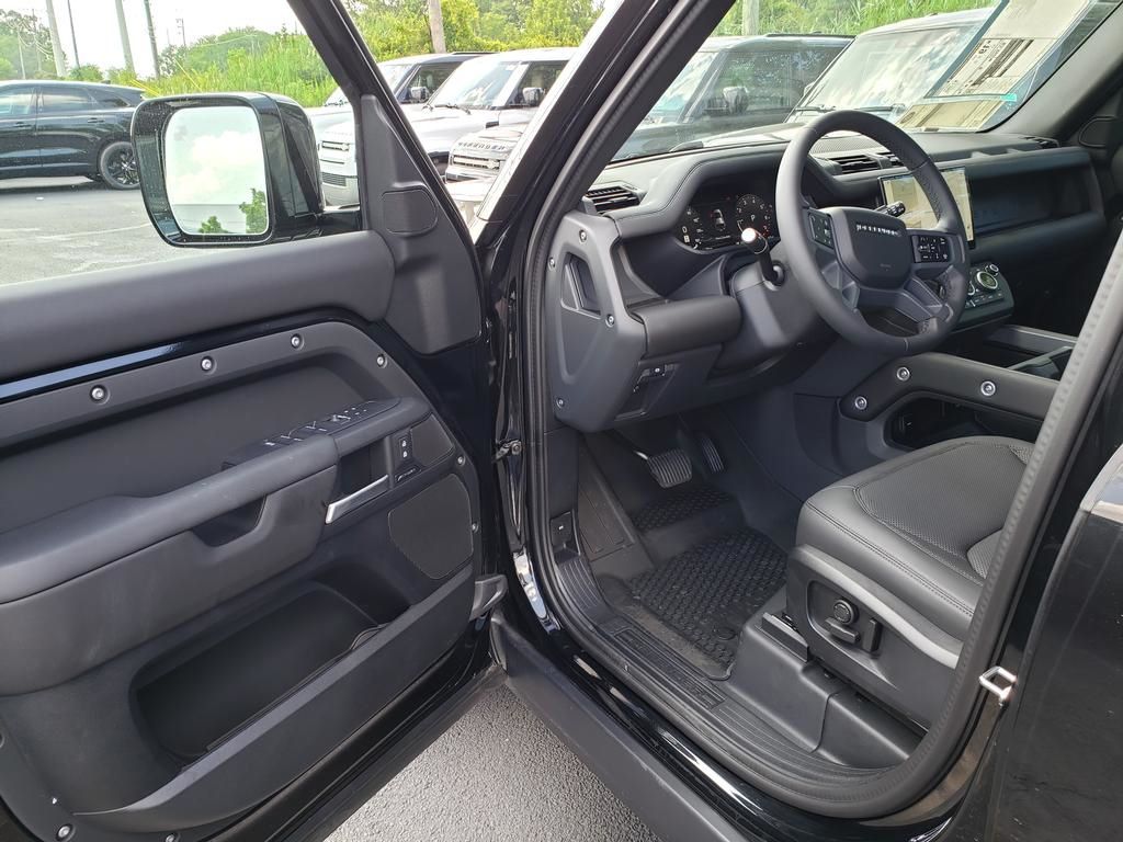 2025 Land Rover Defender S photo 3