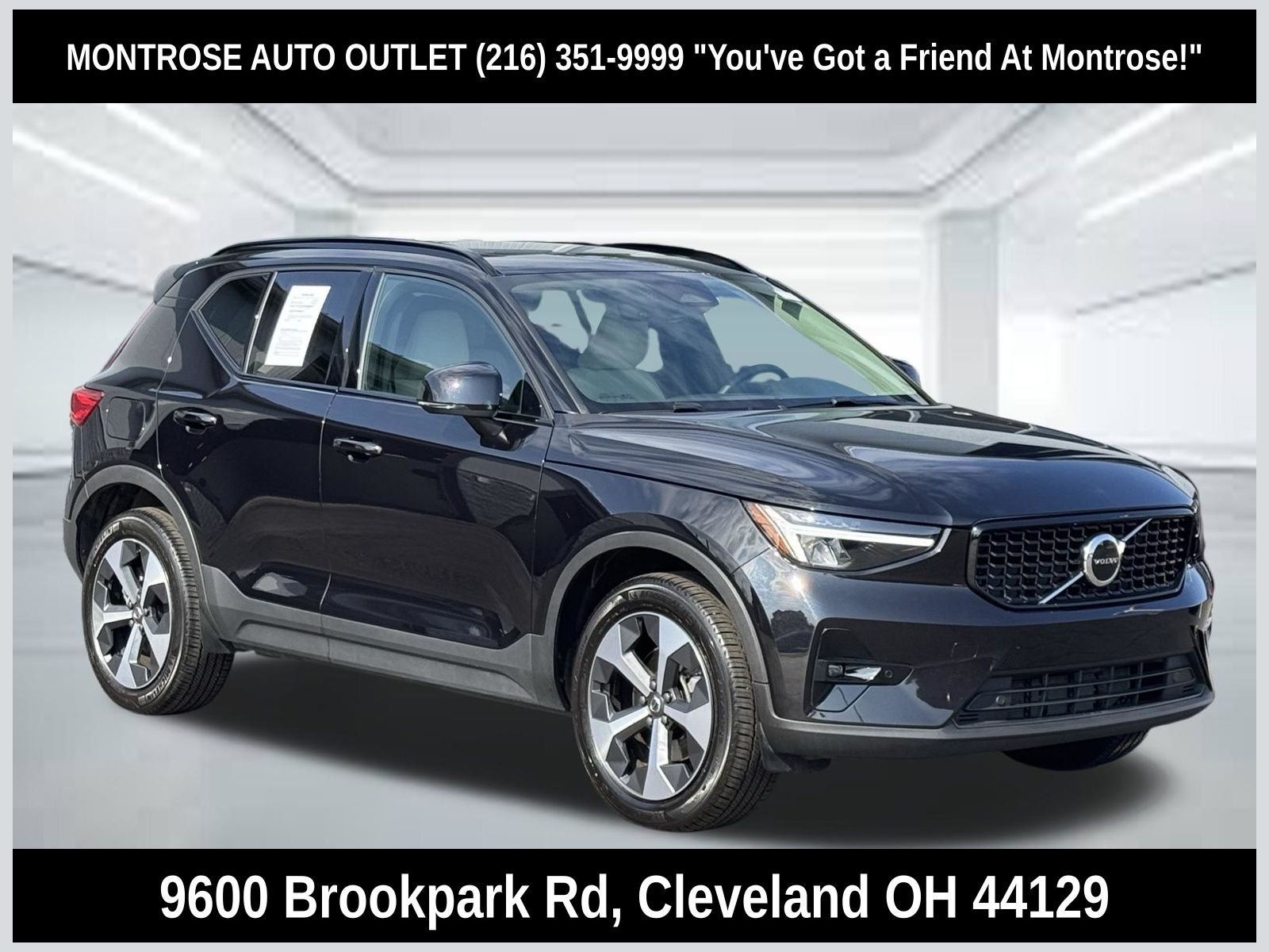 2023 Volvo XC40 B5 Plus Dark AWD's photo