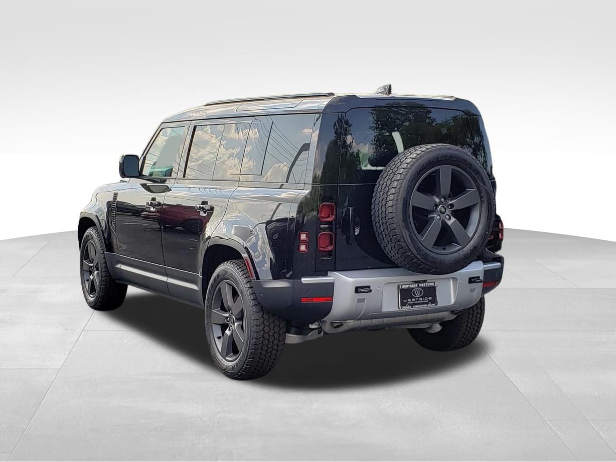 2025 Land Rover Defender S photo 2