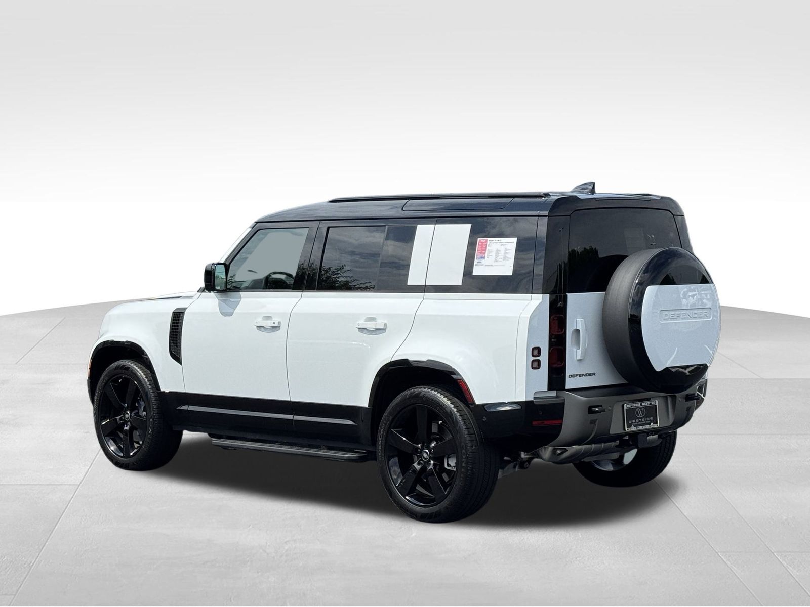 2025 Land Rover Defender X-Dynamic SE photo 3