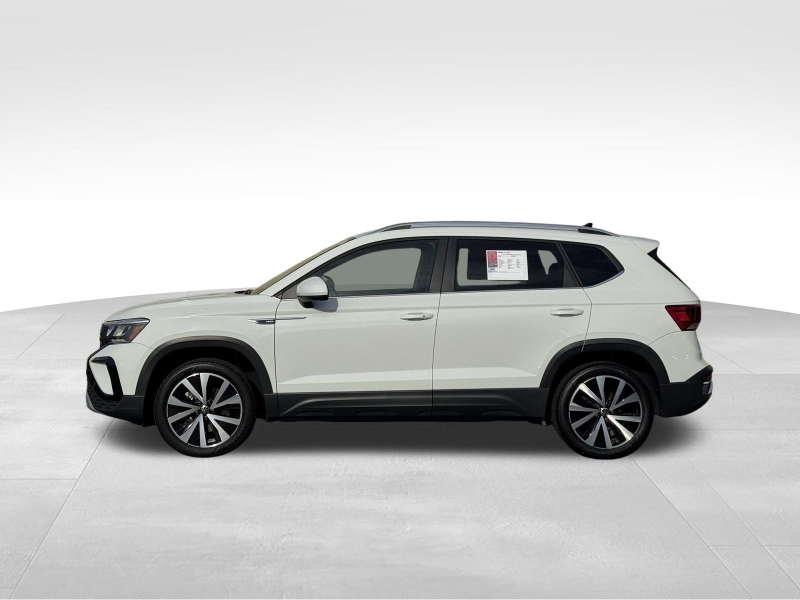 2024 Volkswagen Taos SE photo 2