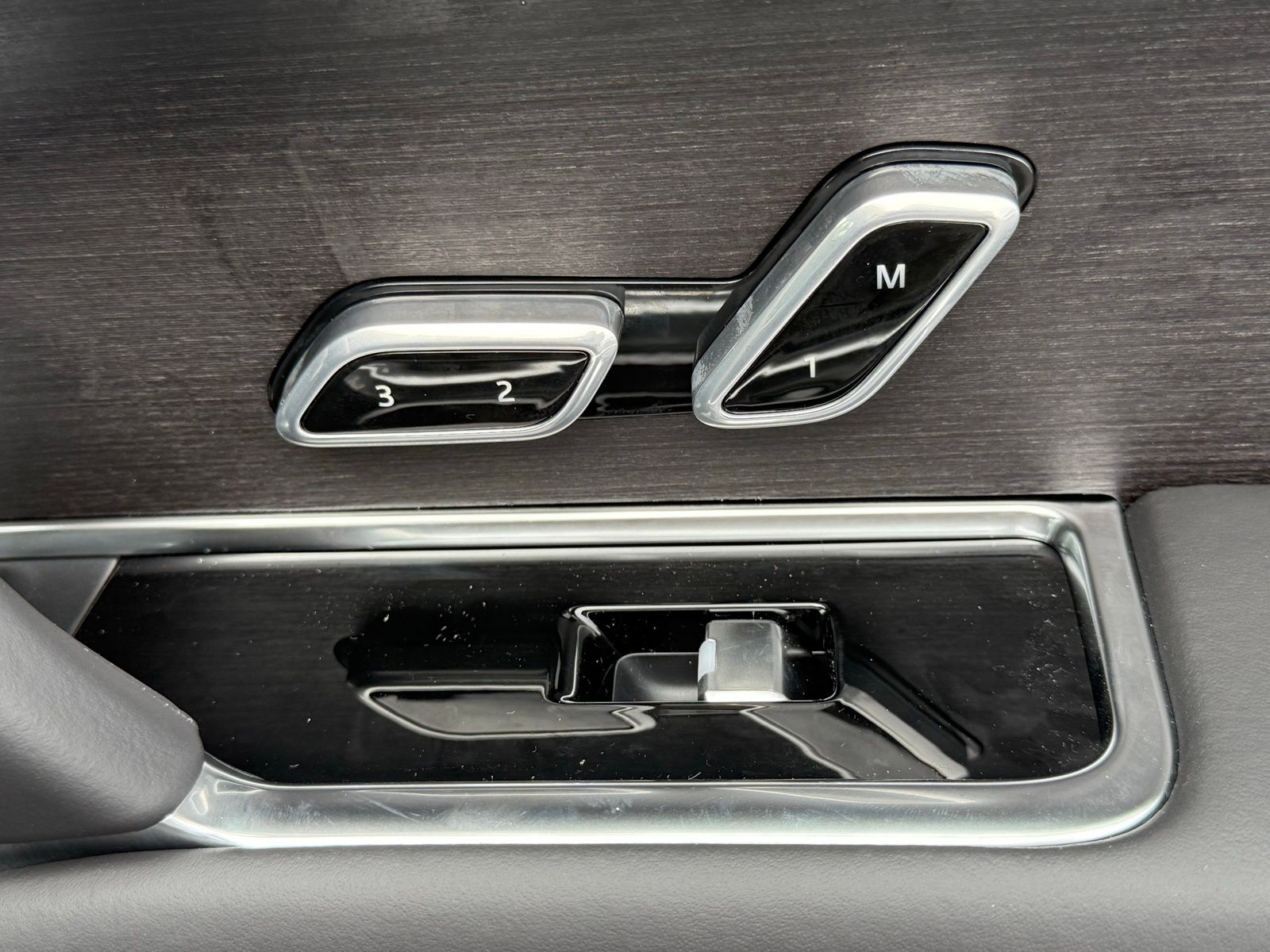 2025 Land Rover Range Rover SE - Photo 22