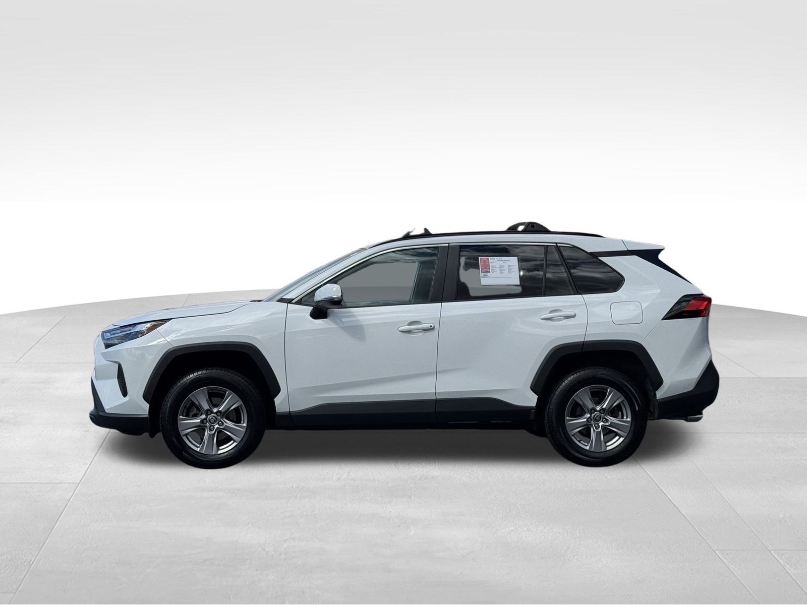 2022 Toyota RAV4 XLE photo 2