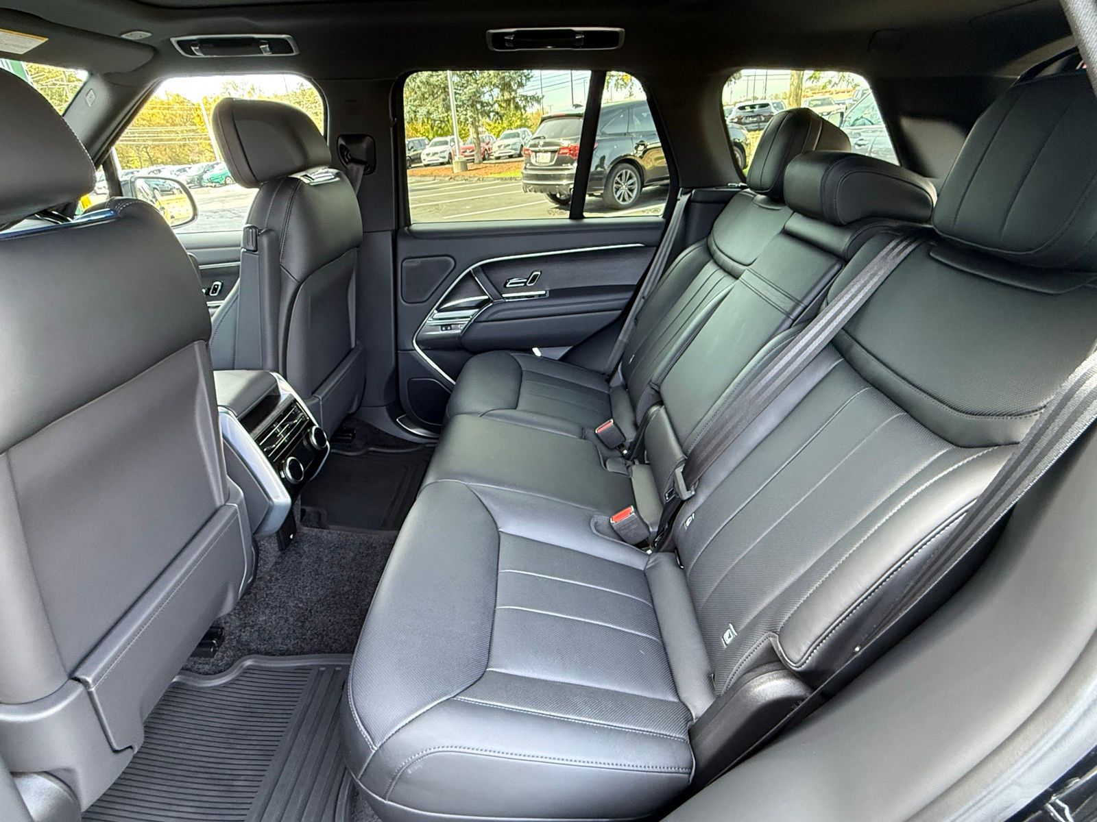 2026 Land Rover Range Rover SE - Photo 17