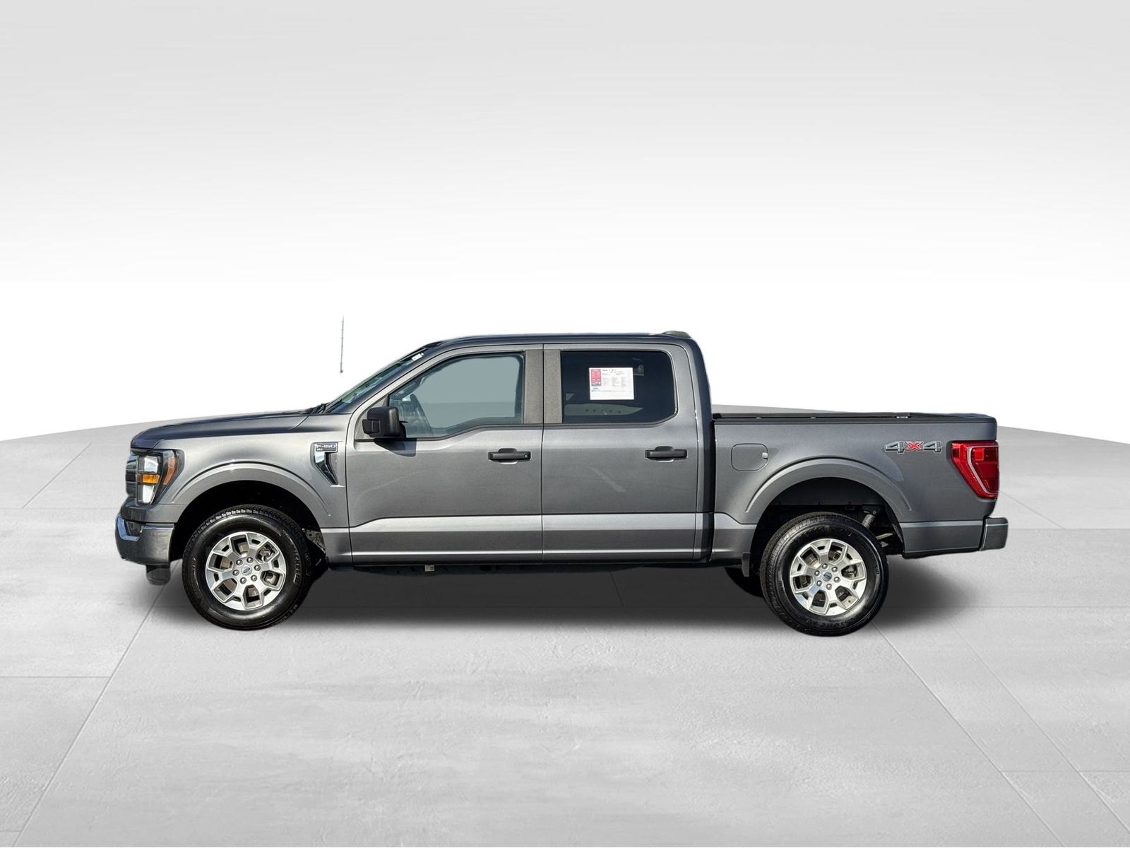 2023 Ford F-150 XLT photo 2