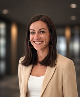 Staff member Jennifer Brastine from ID_9c83794438d7