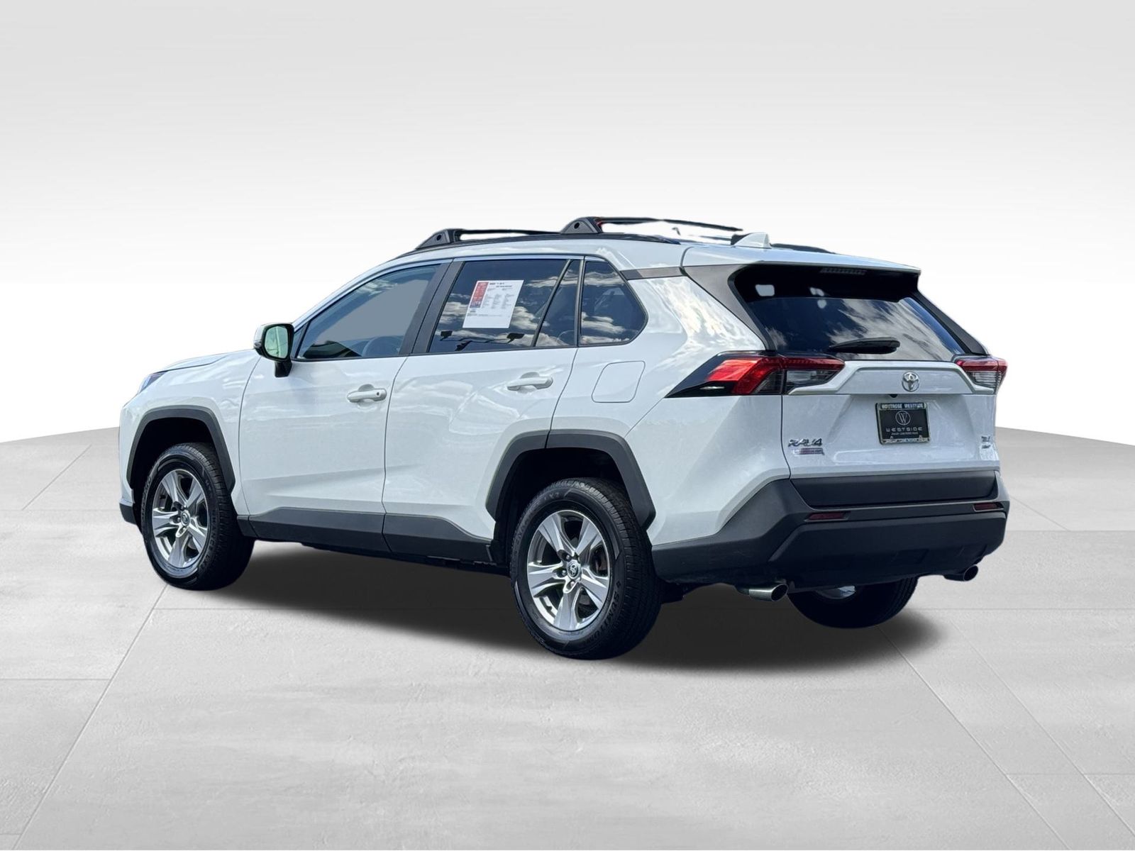 2022 Toyota RAV4 XLE photo 3