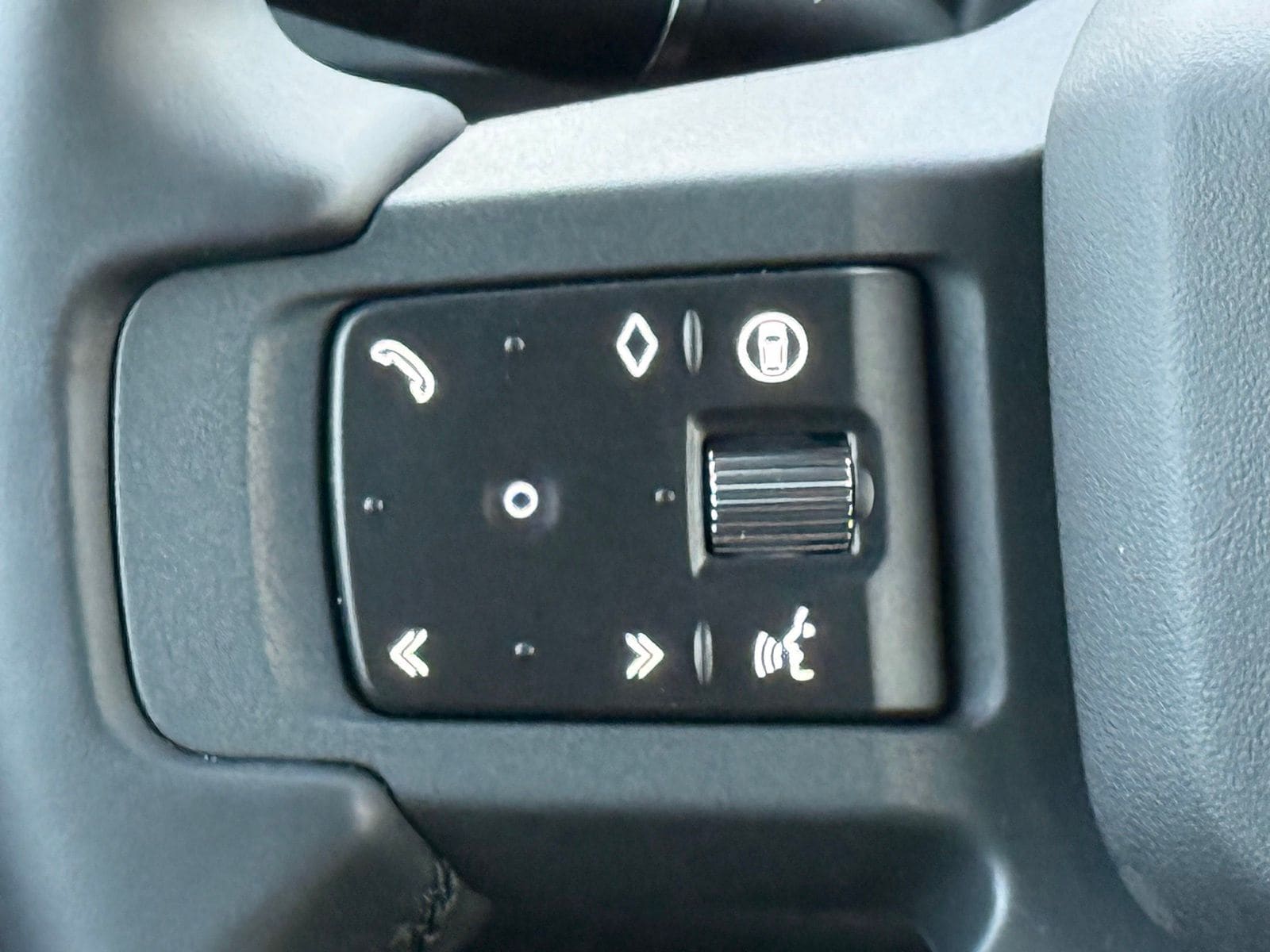2026 Land Rover Defender S - Photo 32