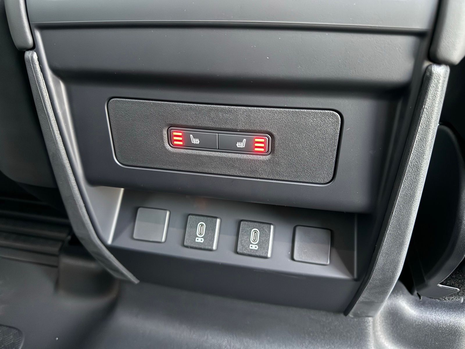 2026 Land Rover Defender S - Photo 18
