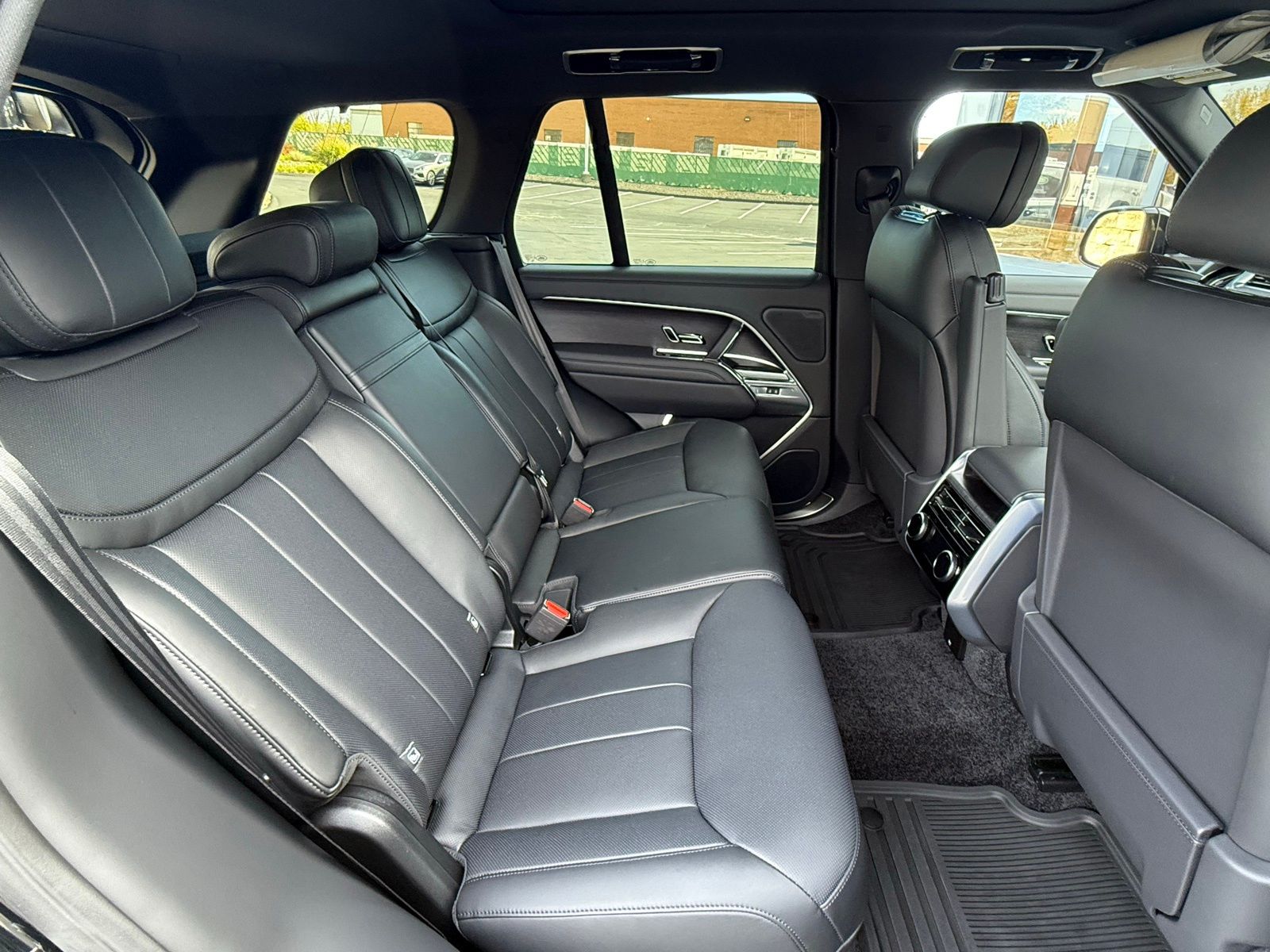 2026 Land Rover Range Rover SE - Photo 18