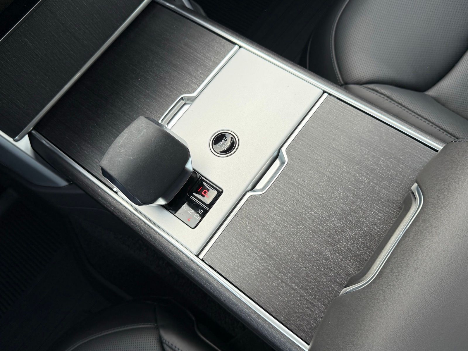 2026 Land Rover Range Rover SE - Photo 29