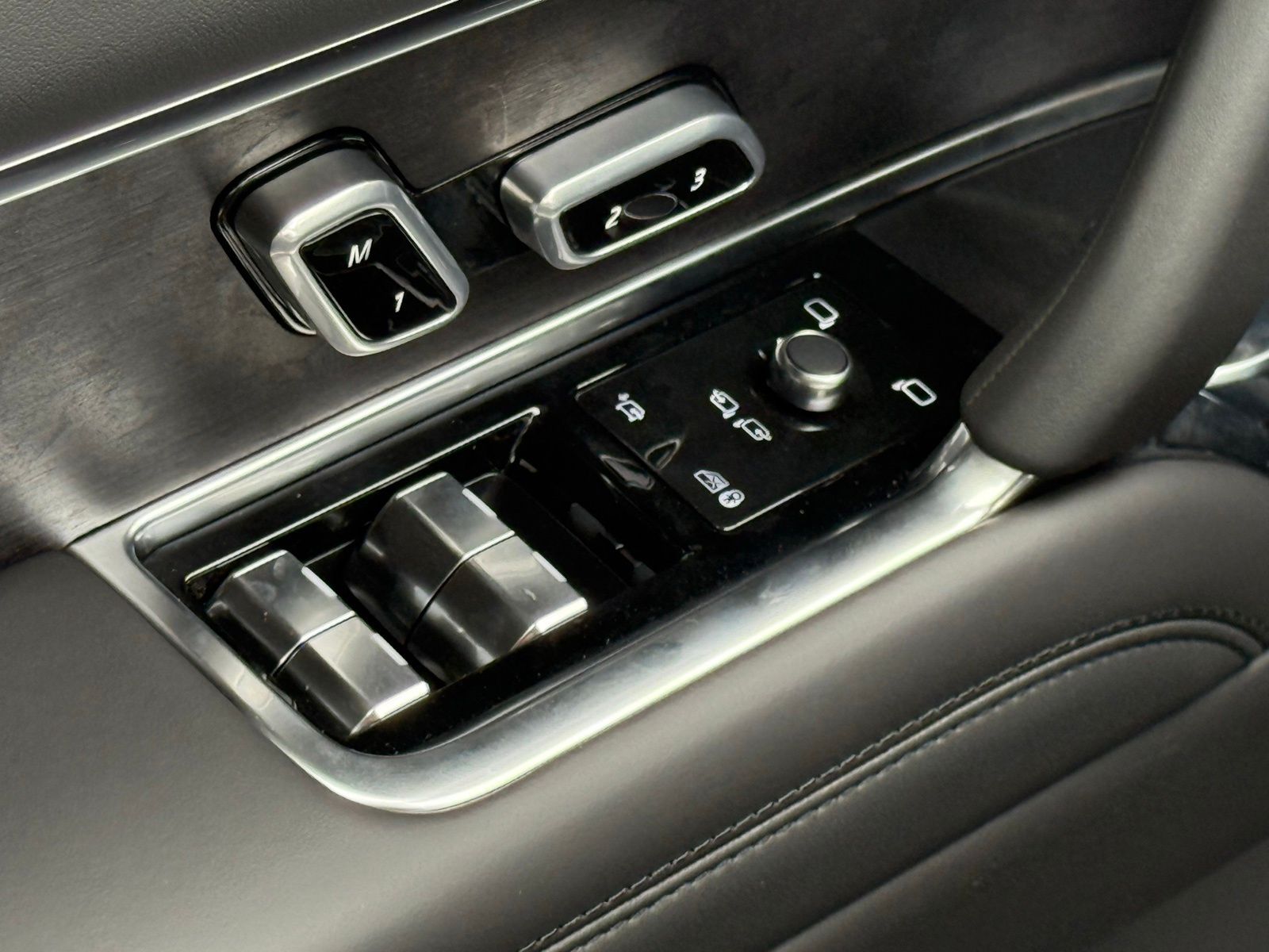 2025 Land Rover Range Rover SE - Photo 38