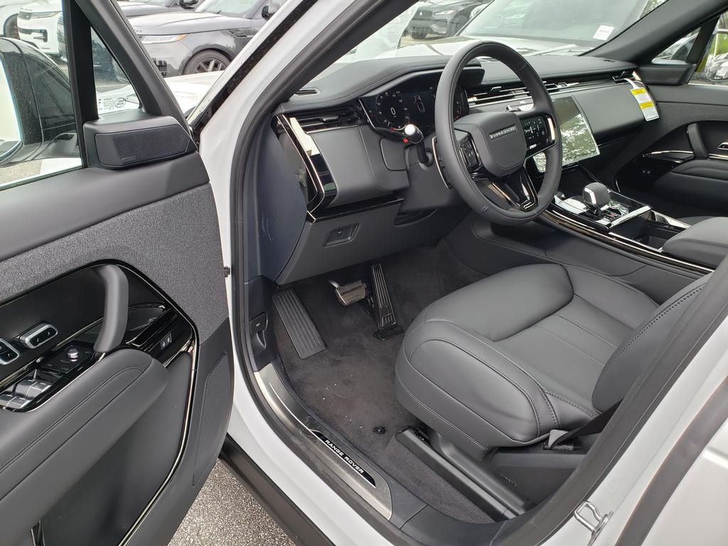 2025 Land Rover Range Rover Sport SE photo 4