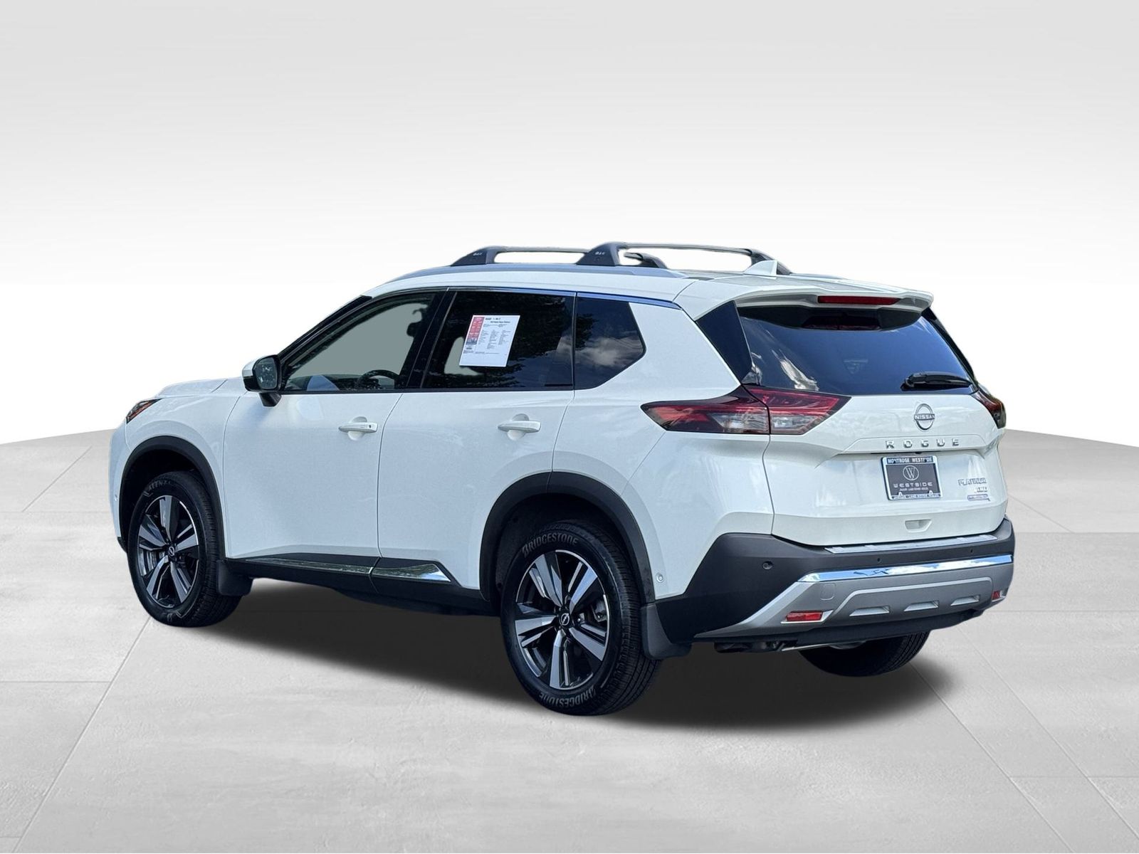 2023 Nissan Rogue Platinum photo 3