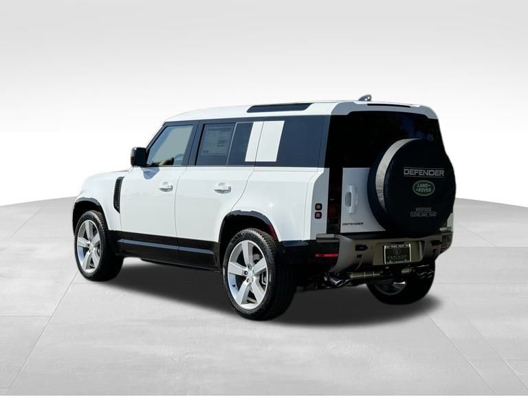 2025 Land Rover Defender 110 X-Dynamic SE photo 3