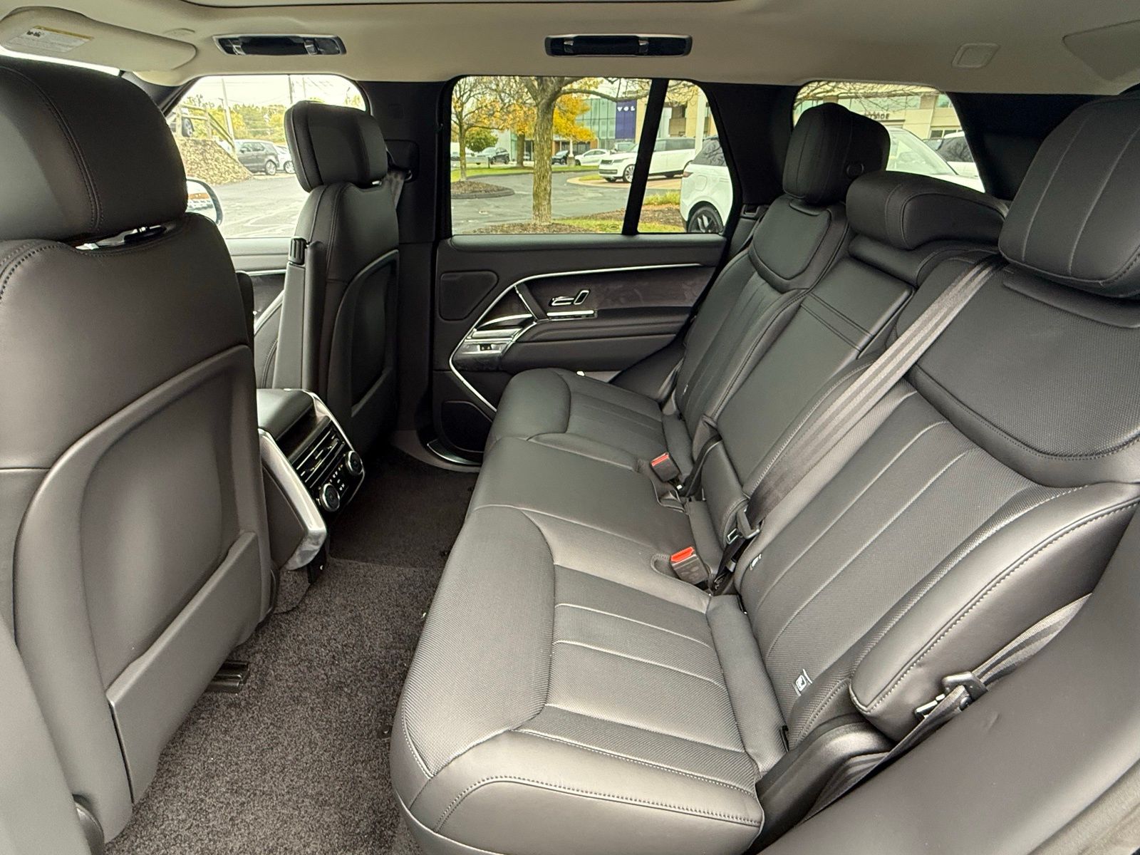 2025 Land Rover Range Rover SE - Photo 17