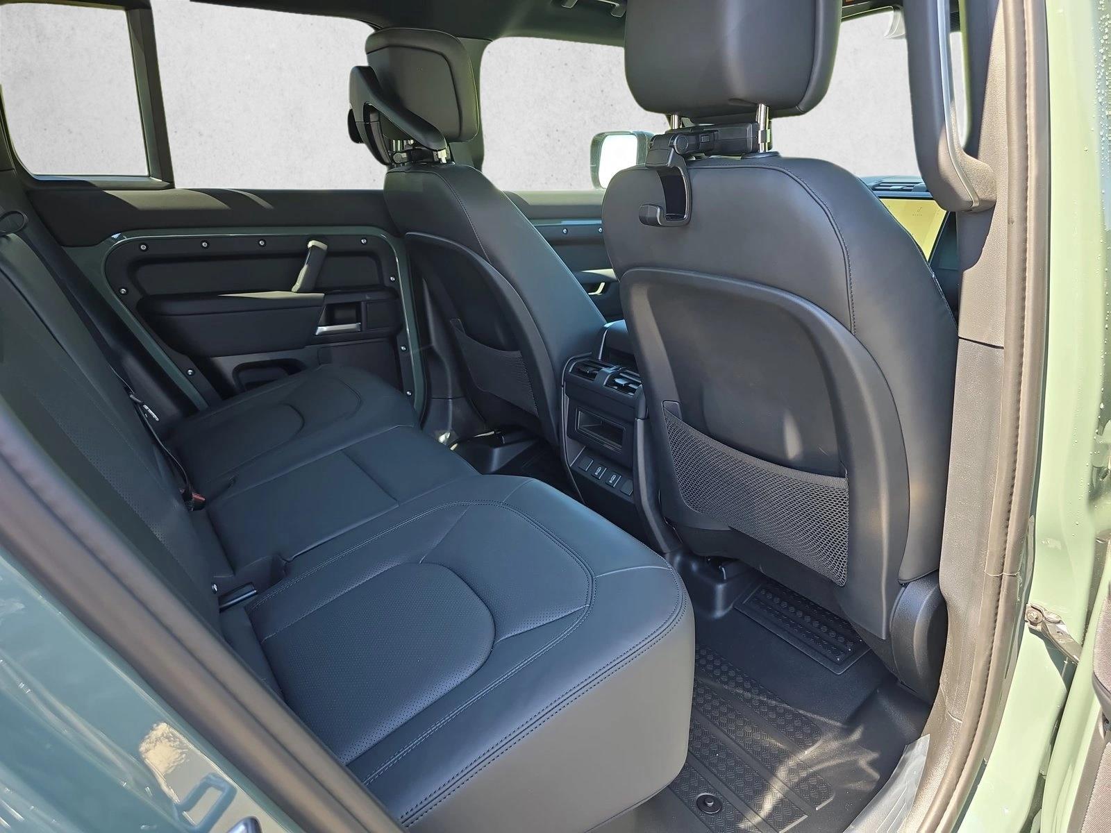 2026 Land Rover Defender Trophy Edition - Photo 11