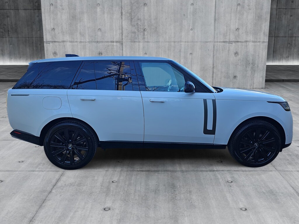 New 2025 Land Rover Range Rover P550e SE SUV