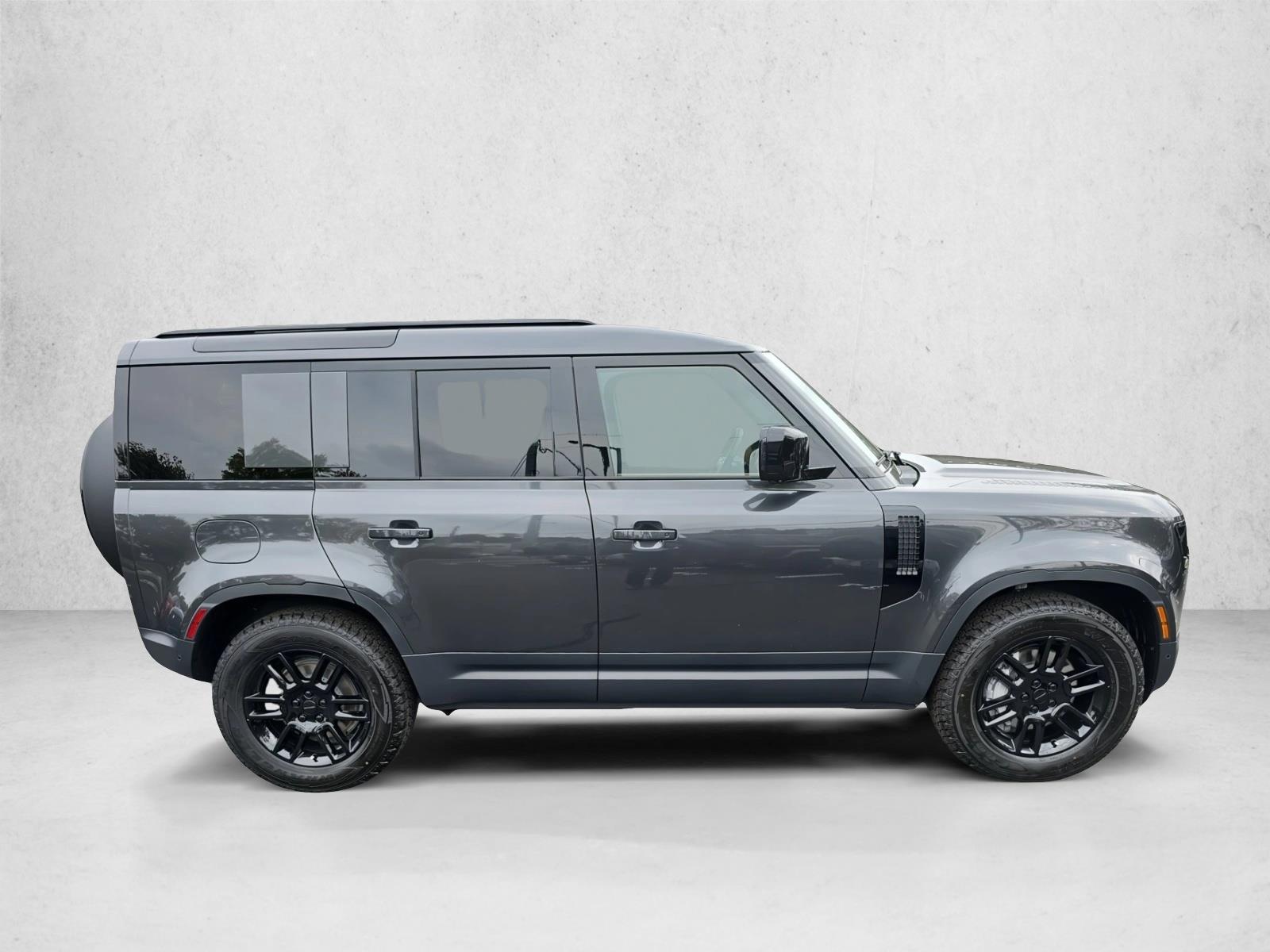 2026 Land Rover Defender 110 S photo 4
