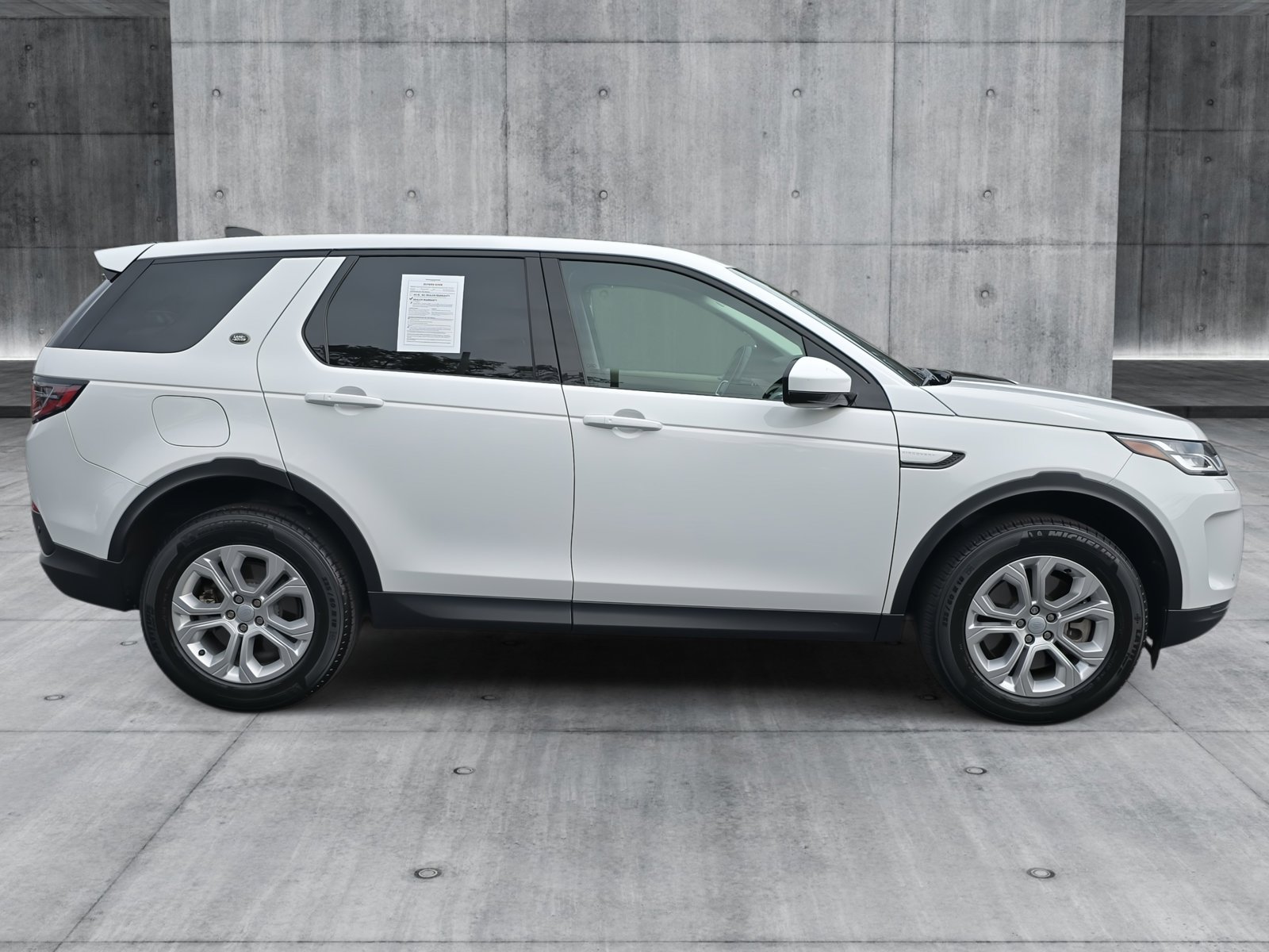 2023 Land Rover Discovery Sport S photo 4