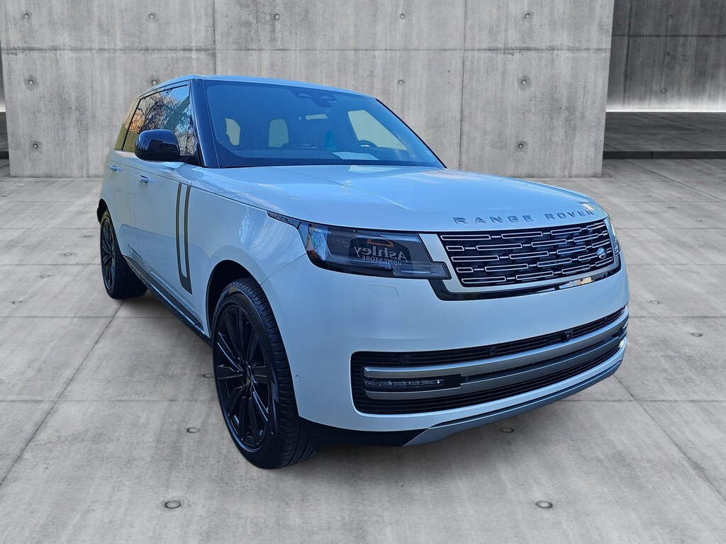 New 2025 Land Rover Range Rover P550e SE SUV