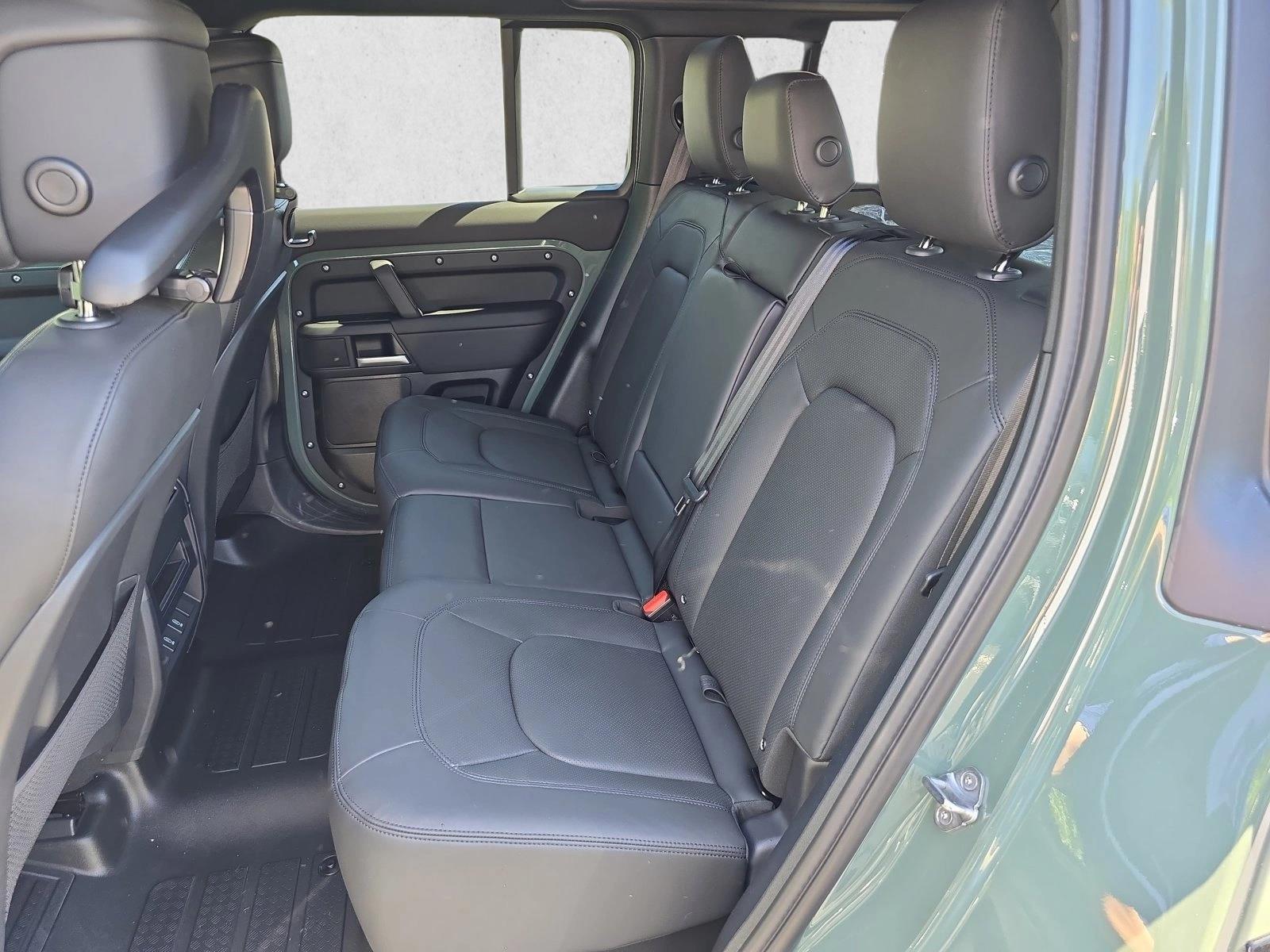 2026 Land Rover Defender Trophy Edition - Photo 14