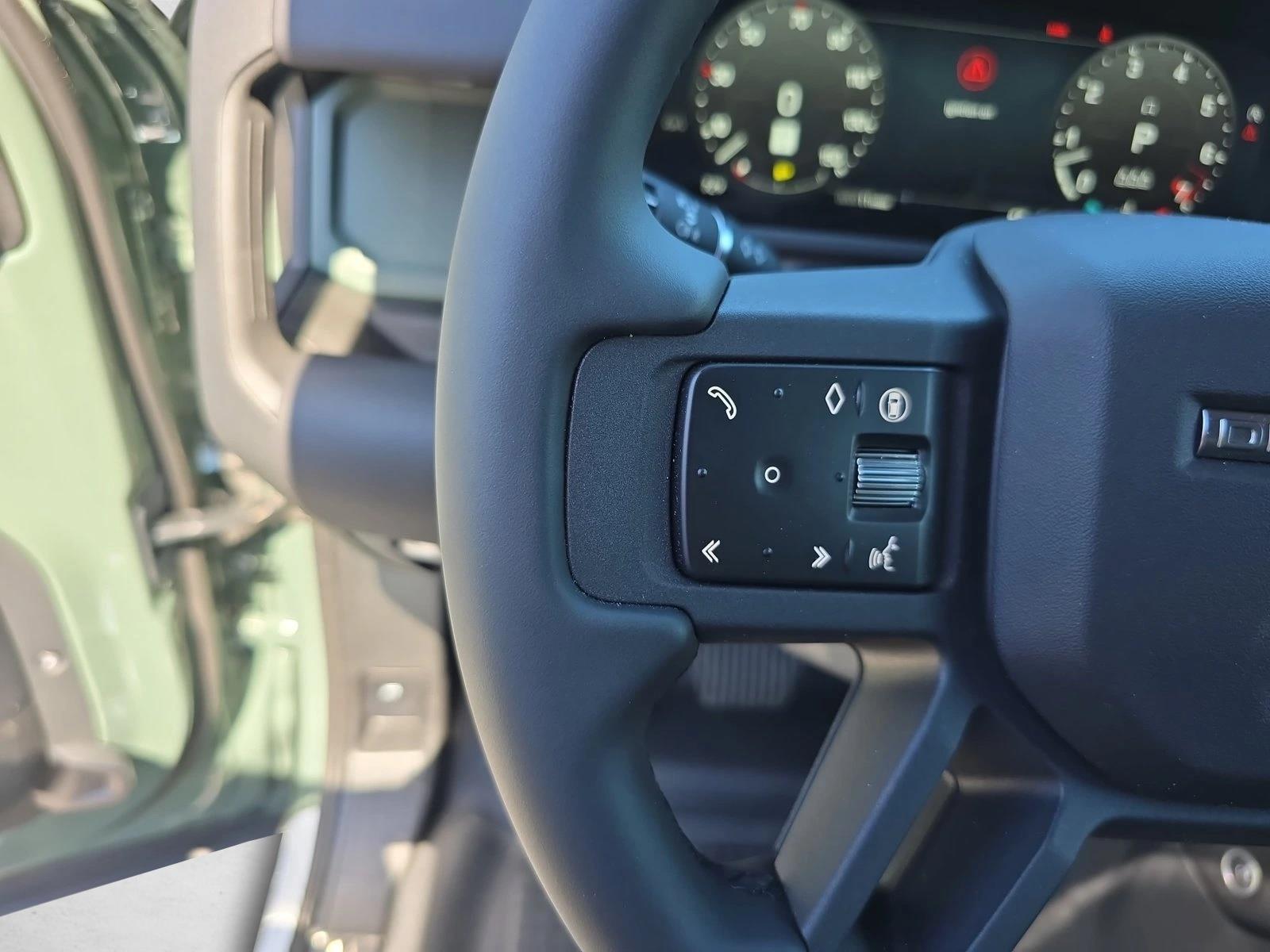 2026 Land Rover Defender Trophy Edition - Photo 17