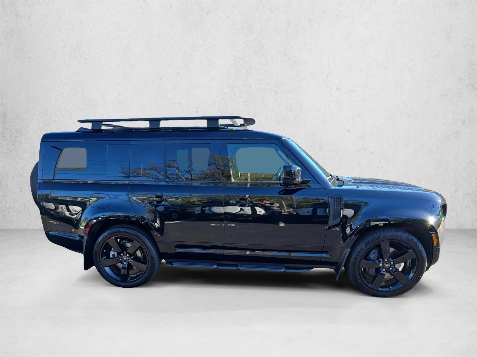 2025 Land Rover Defender X-Dynamic SE photo 4