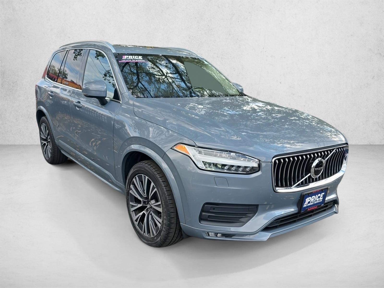 2022 Volvo XC90 T5 AWD Momentum photo 3